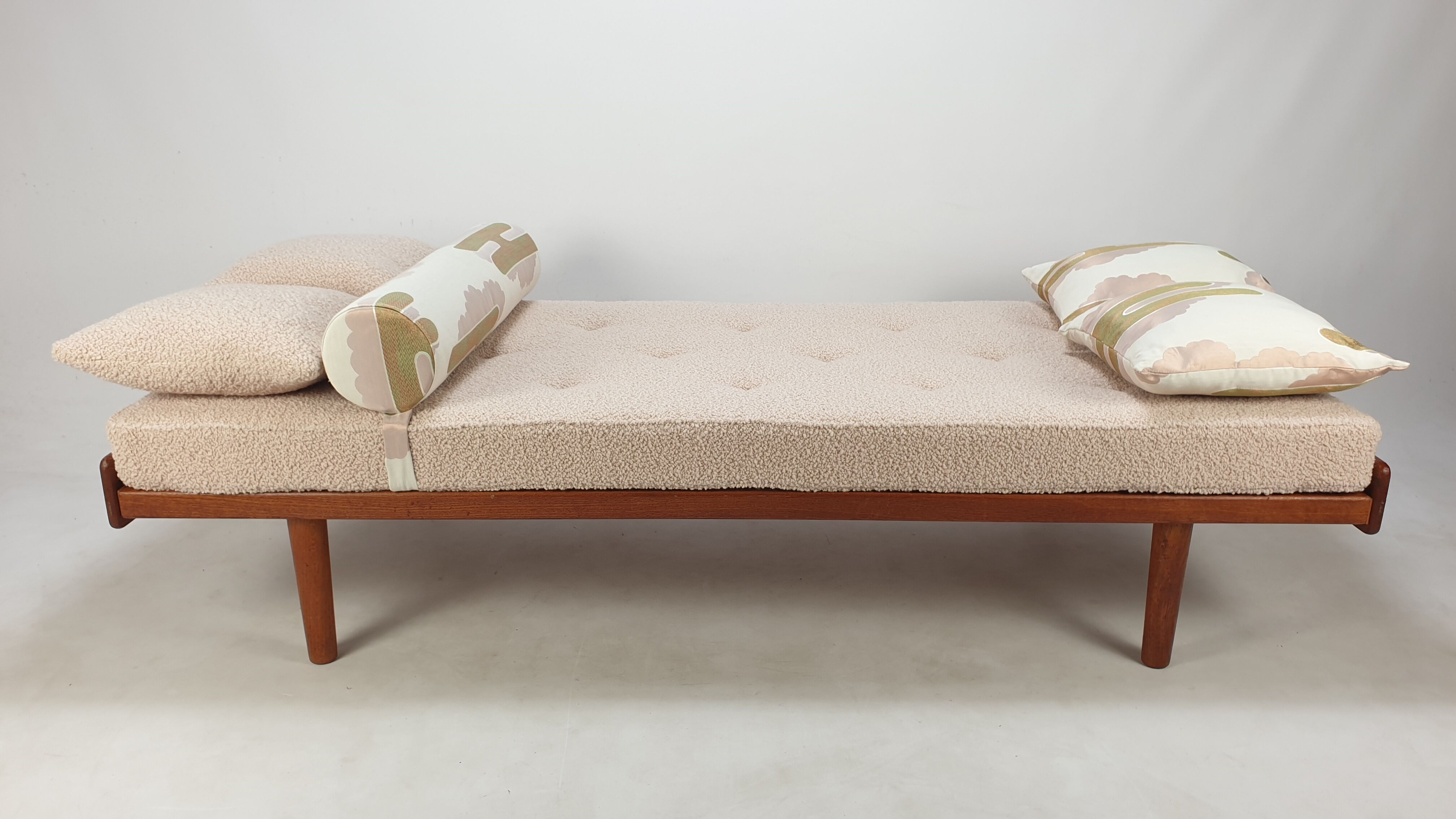 Mid-century teak daybed, 1960s