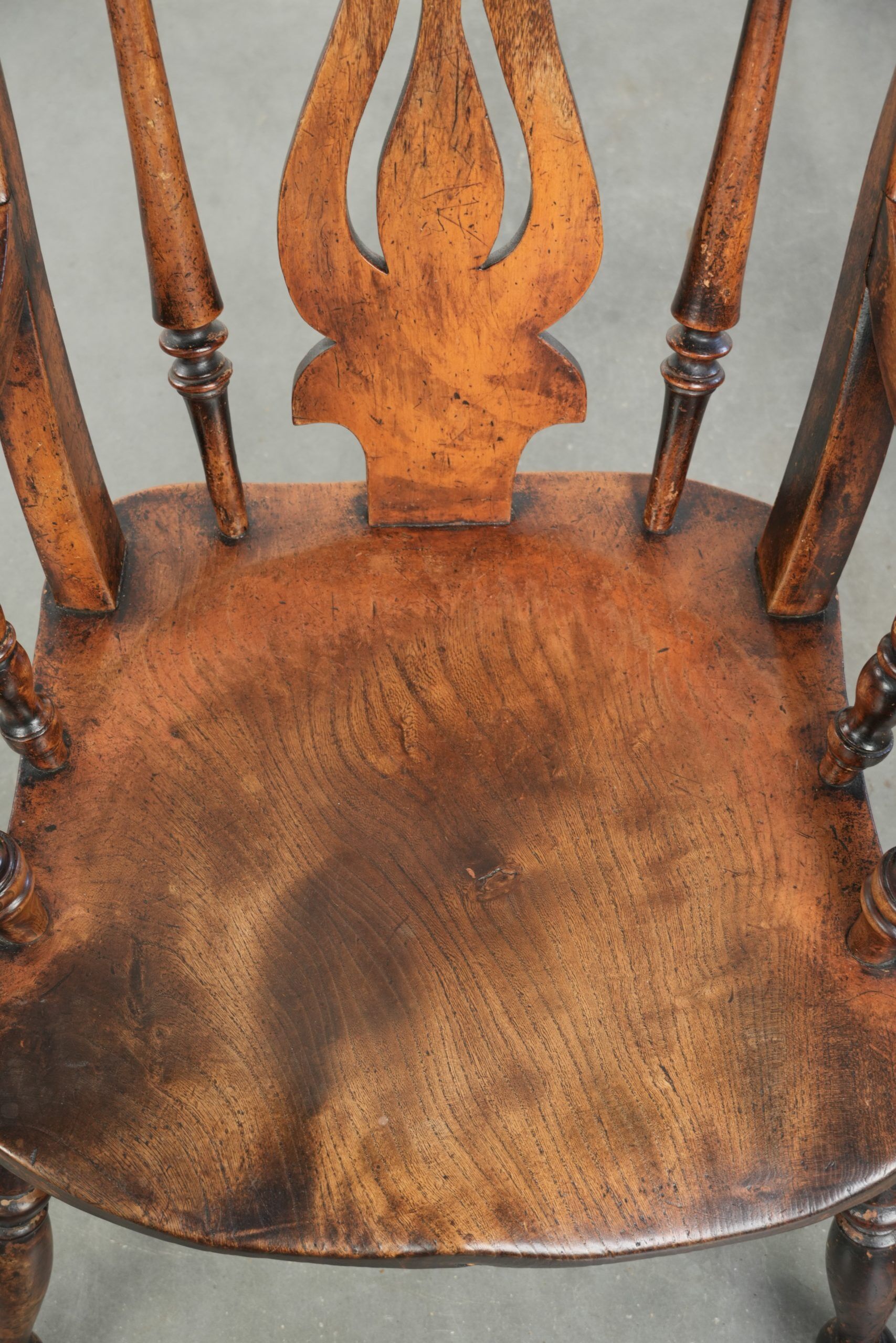 Antique English Windsor spindle chair from the early 19th century