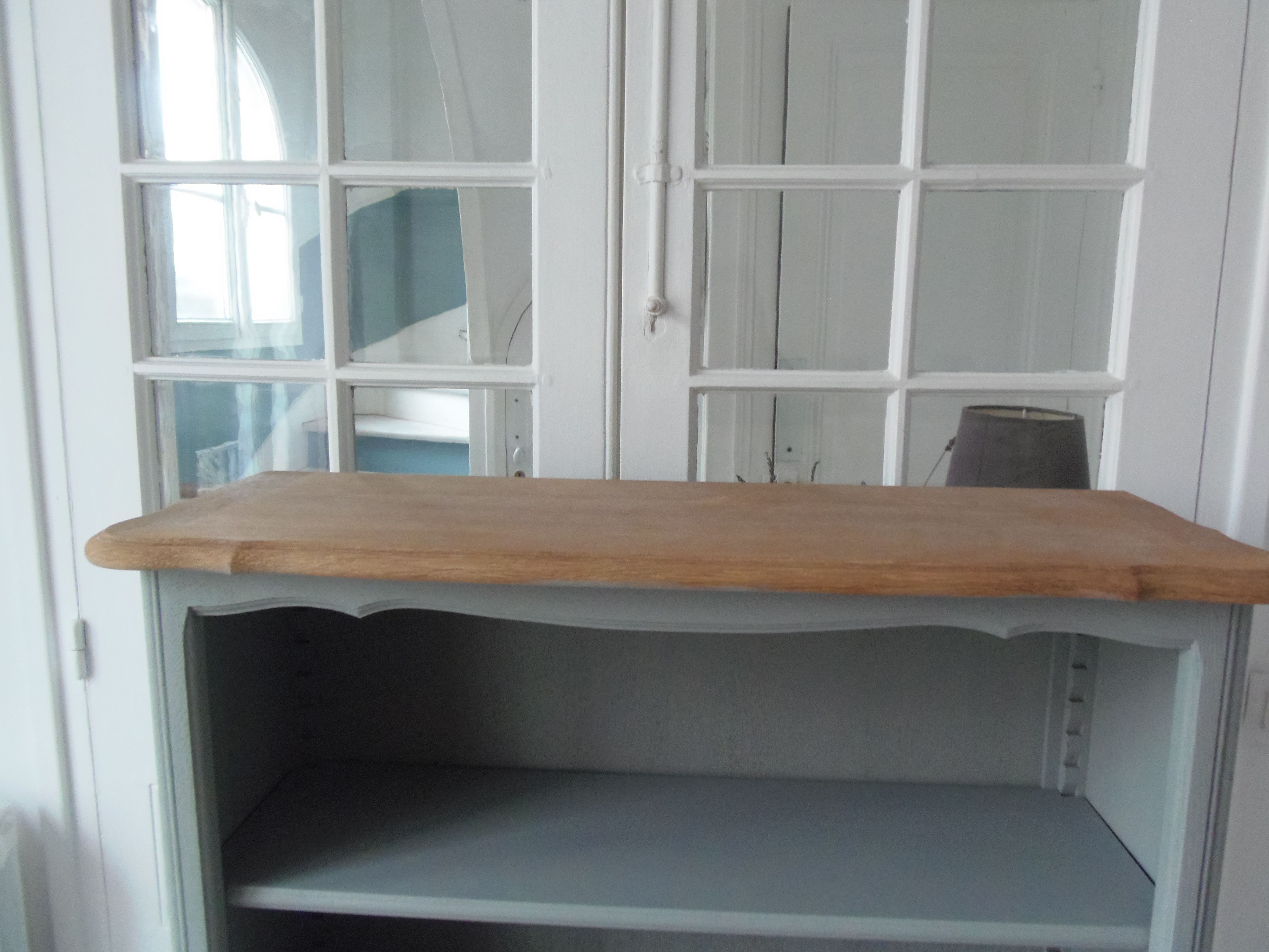 Louis XV style bookcase, green gray with 3 adjustable shelves, wooden tray.