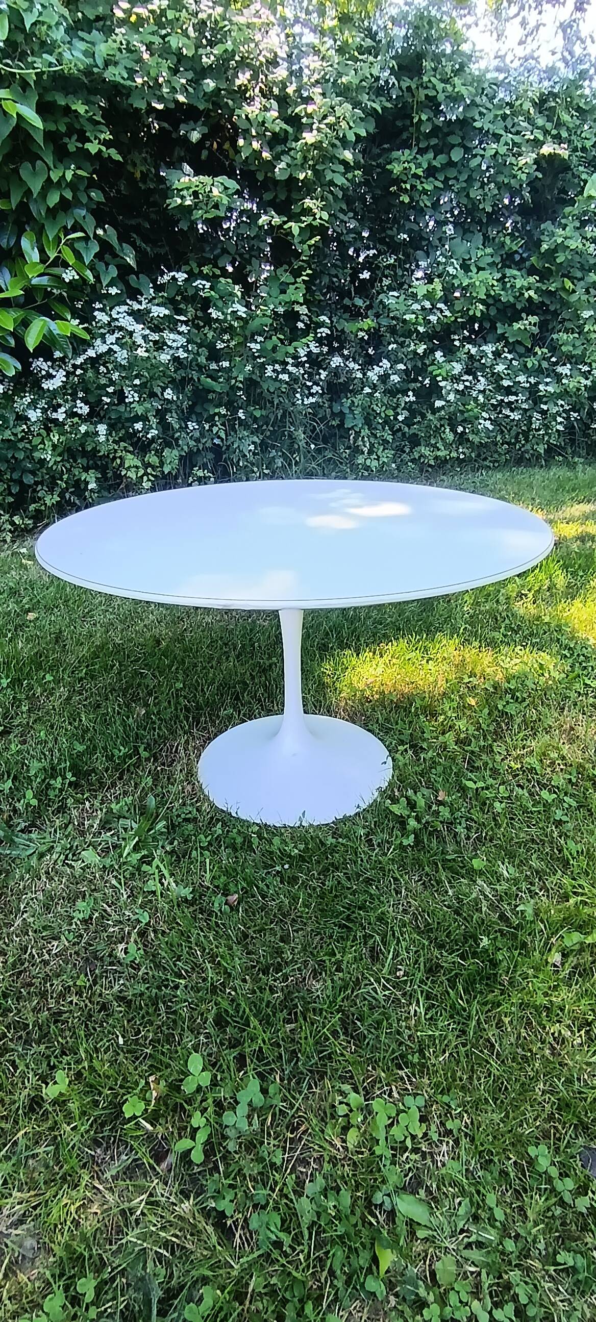 Authentic Eero Saarinen Tulip Coffee Table – White Laminate