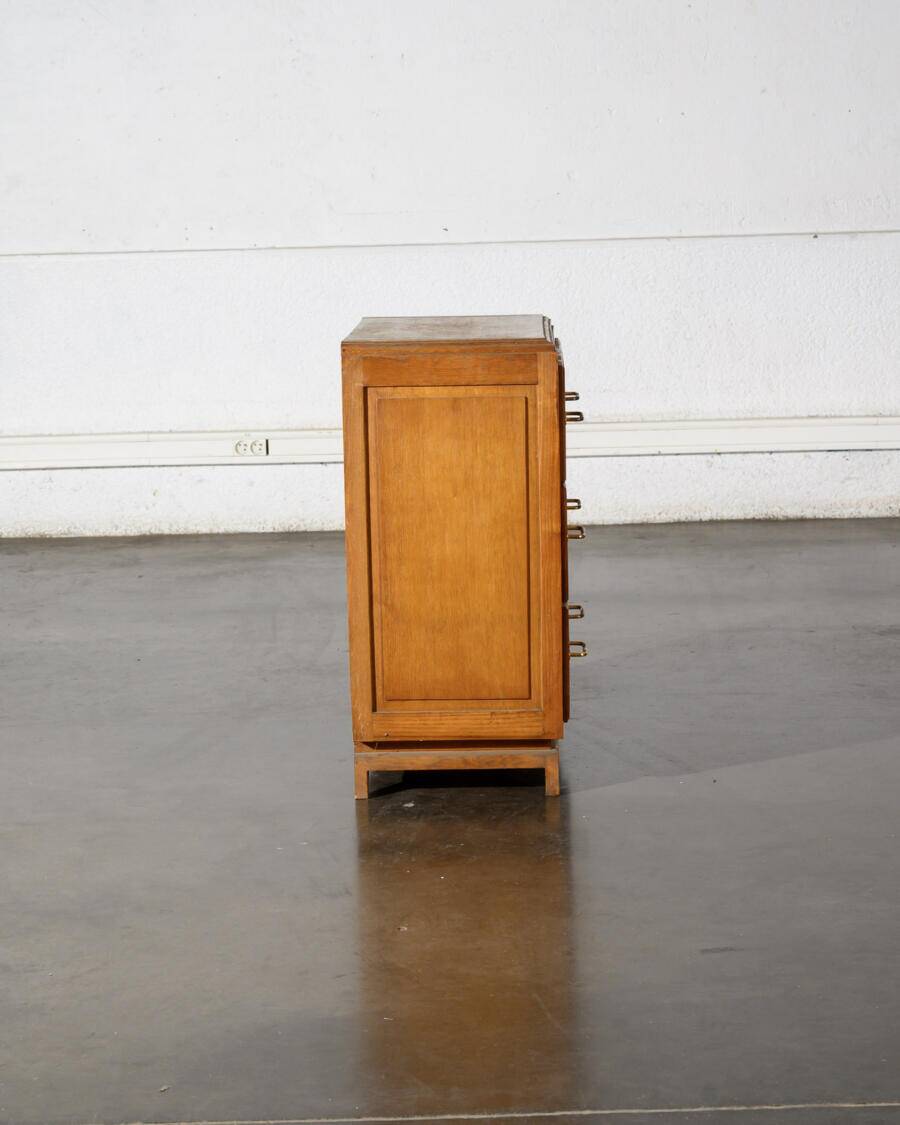 Oak chest of drawers