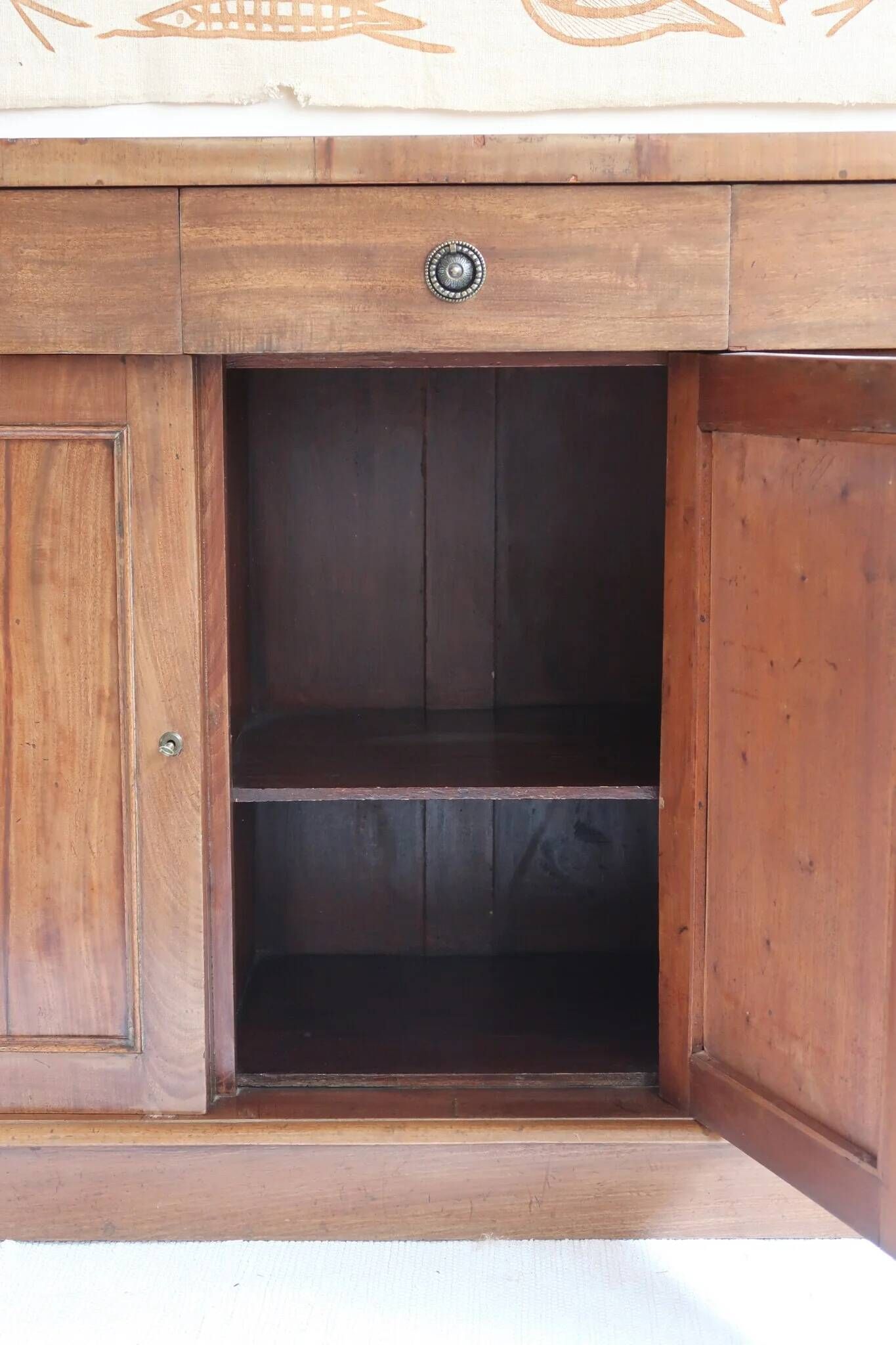 Walnut sideboard, 3 drawers and 3 doors, 1930s.
