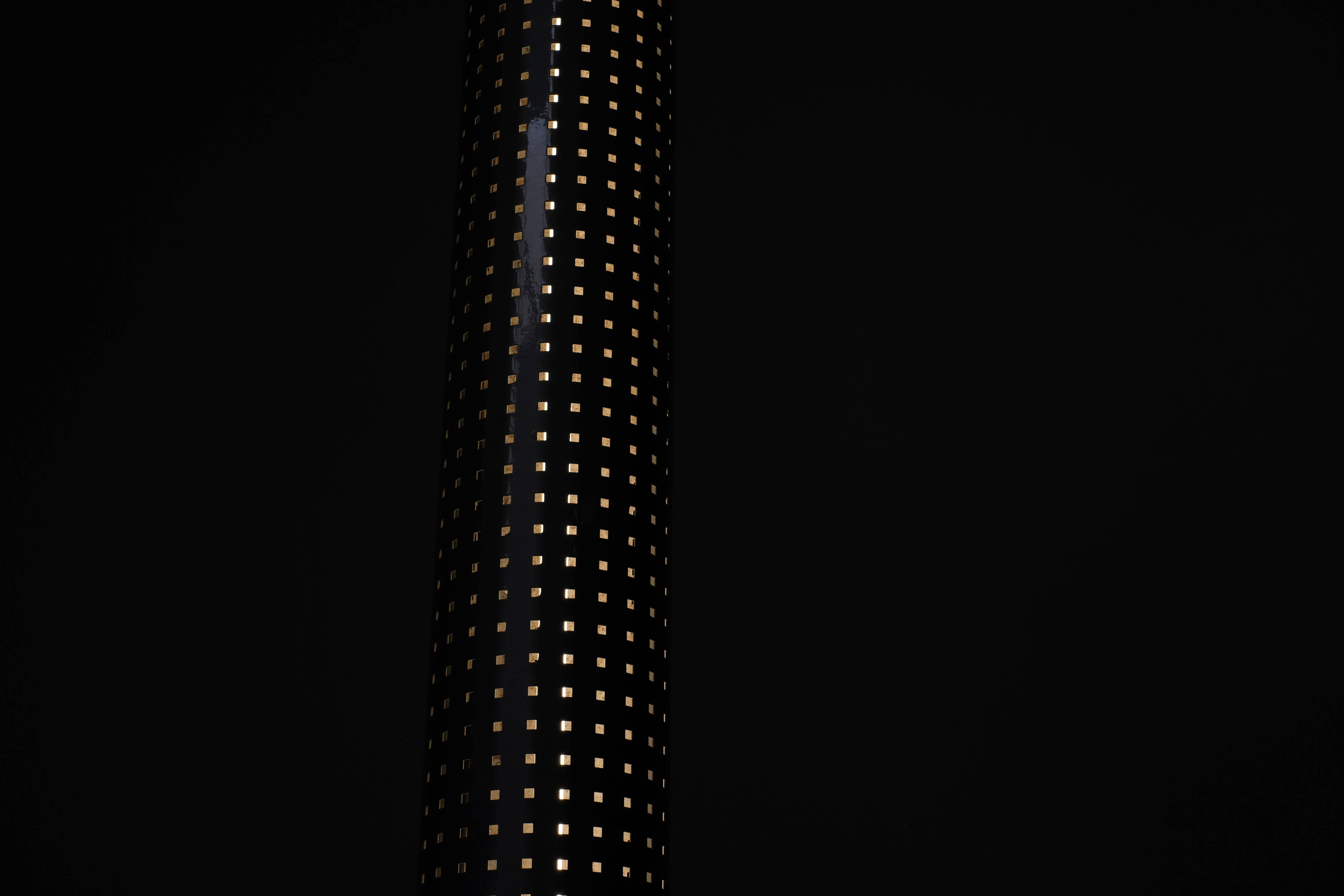 Floor lamp model "Chicago Tribune" in grey and silver enamelled metal, with