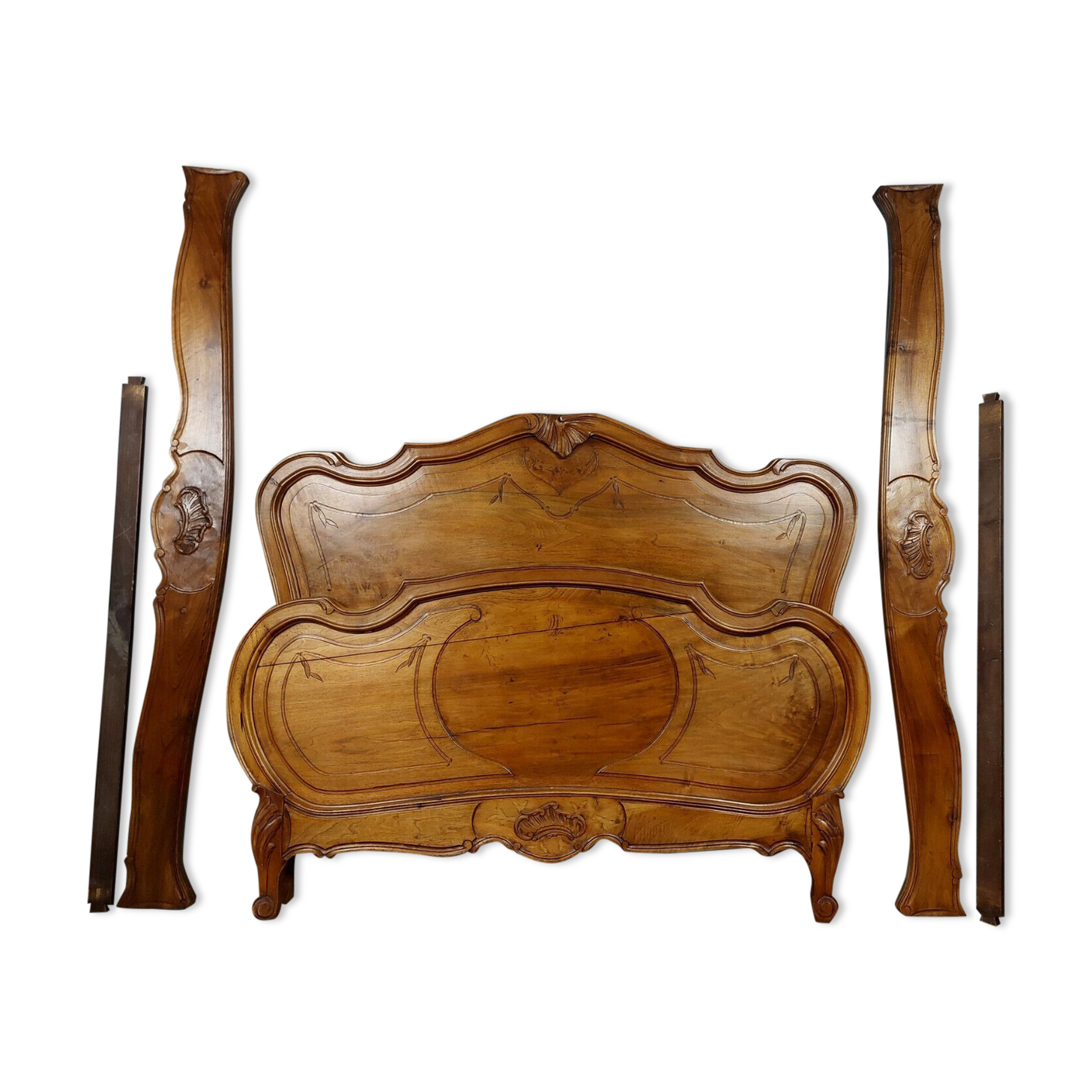 Louis XV bed in blond walnut around 1880-1900