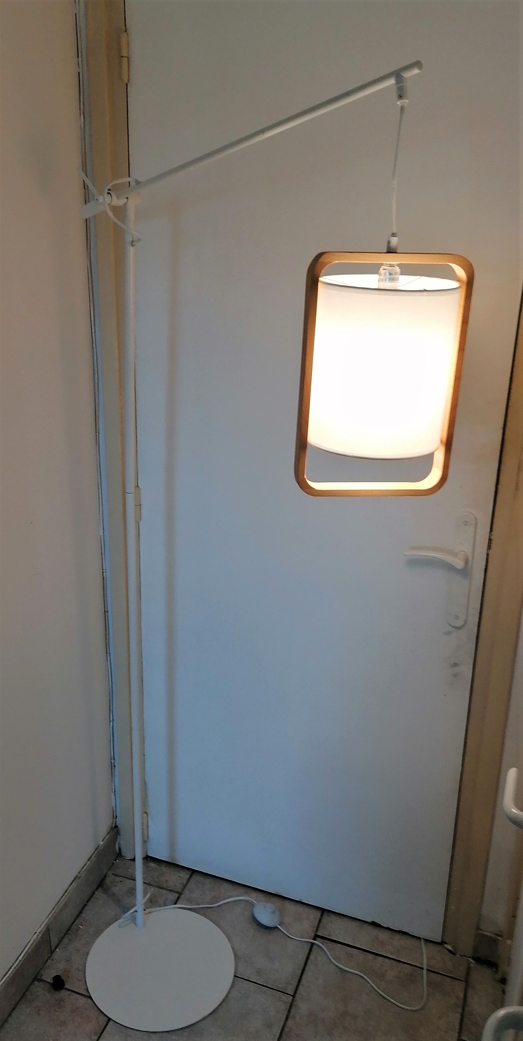 Scandinavian style pendulum lamp