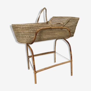 Wicker moses basket with rattan legs