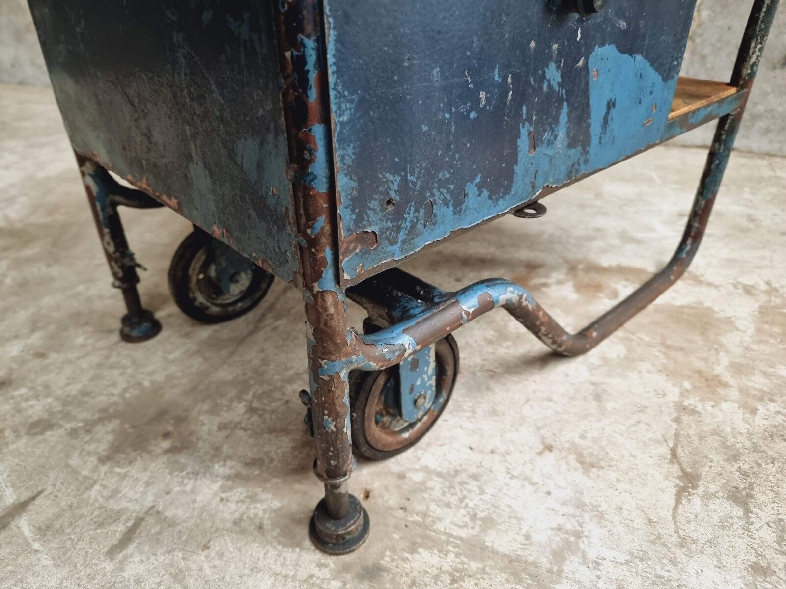 Industrial trolley workbench Citroen chest of drawers