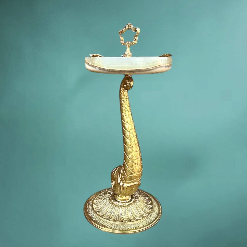 Antique fish-shaped ashtray on a stand in gilded brass and onyx (4.464 kg)