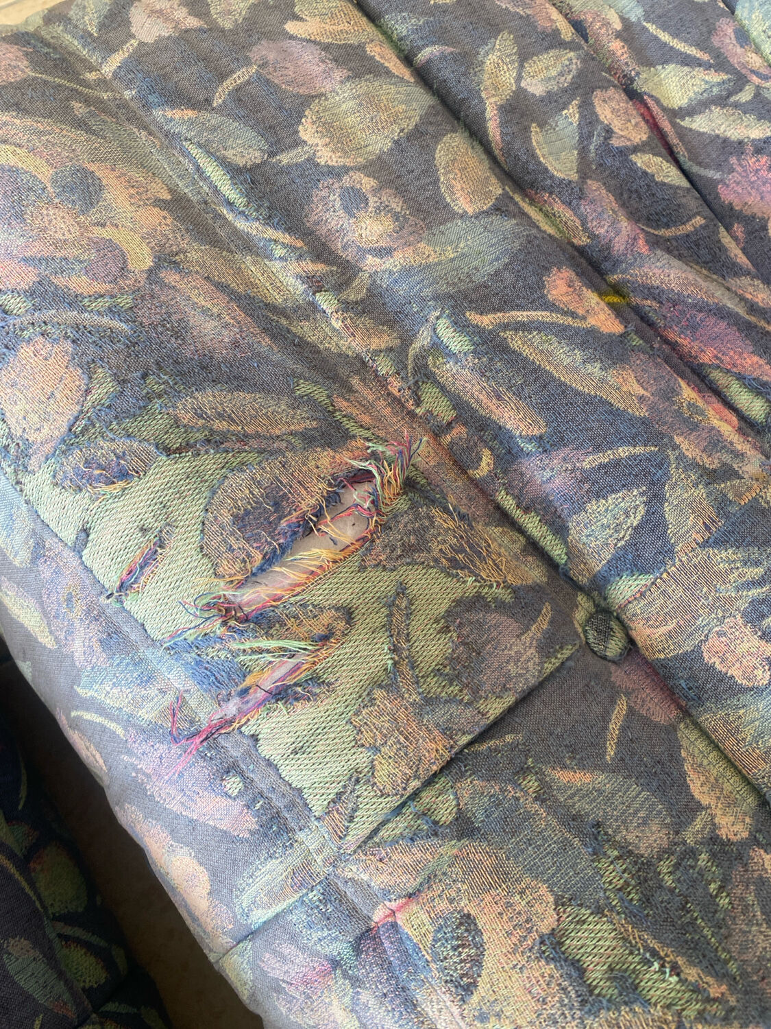 Shoe cabinet with its pouf by Michel Ducaroy for Ligne Roset.