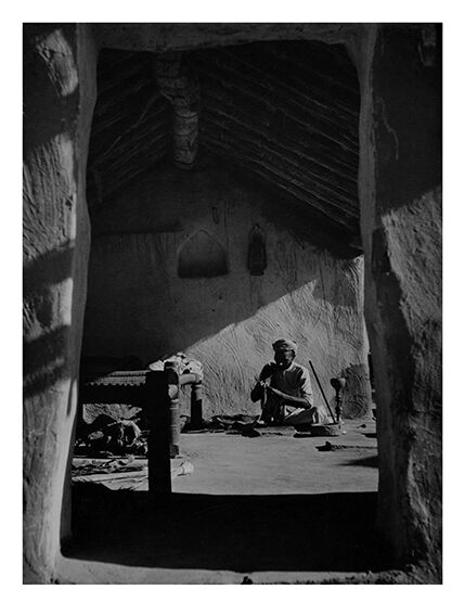In the house, craftsman at work India Rajasthan around 1960.