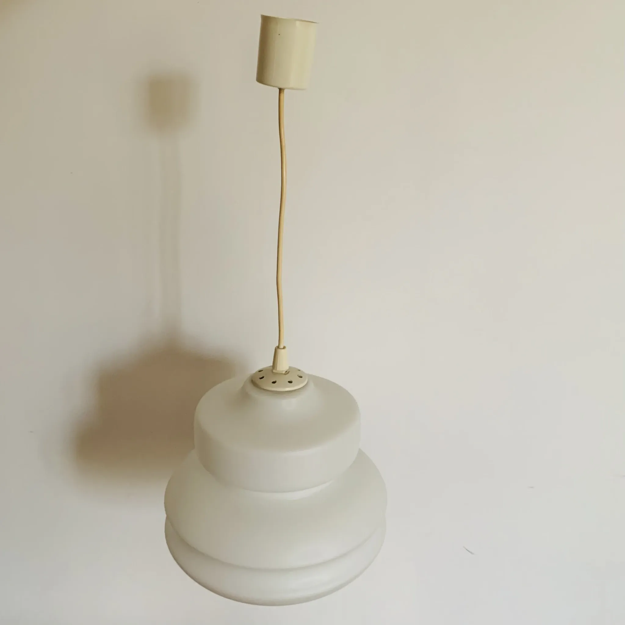 Vintage suspension in white opaline – Scandinavian design