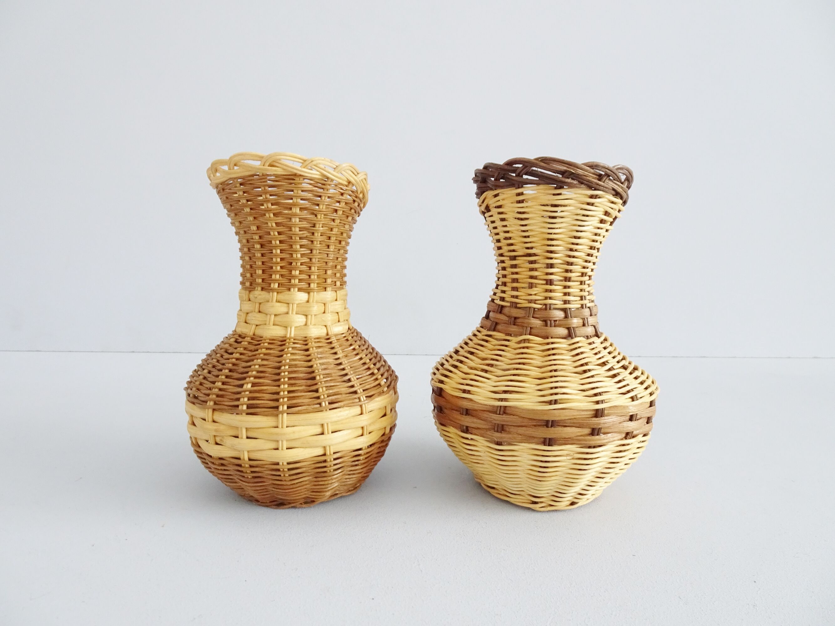 Paire de vases en rotin, vase tressé des années 1960