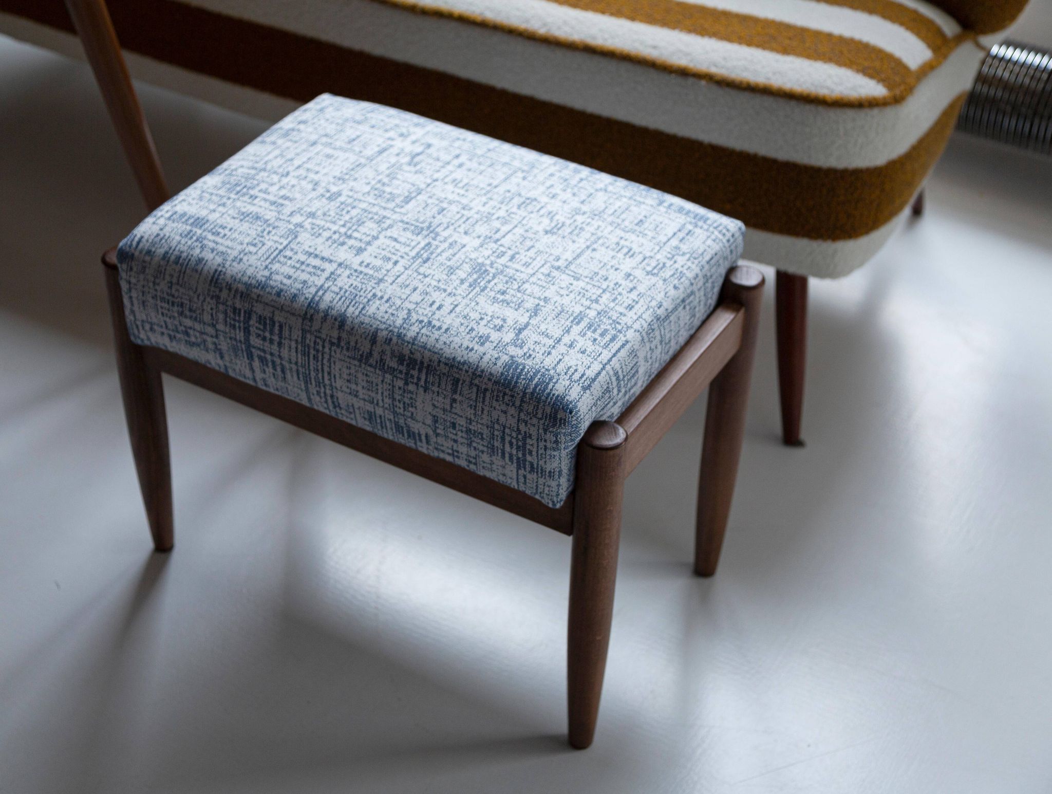 Mid-century vintage stool in white and blue linen, Edmund Homa, Europe, 1960s.