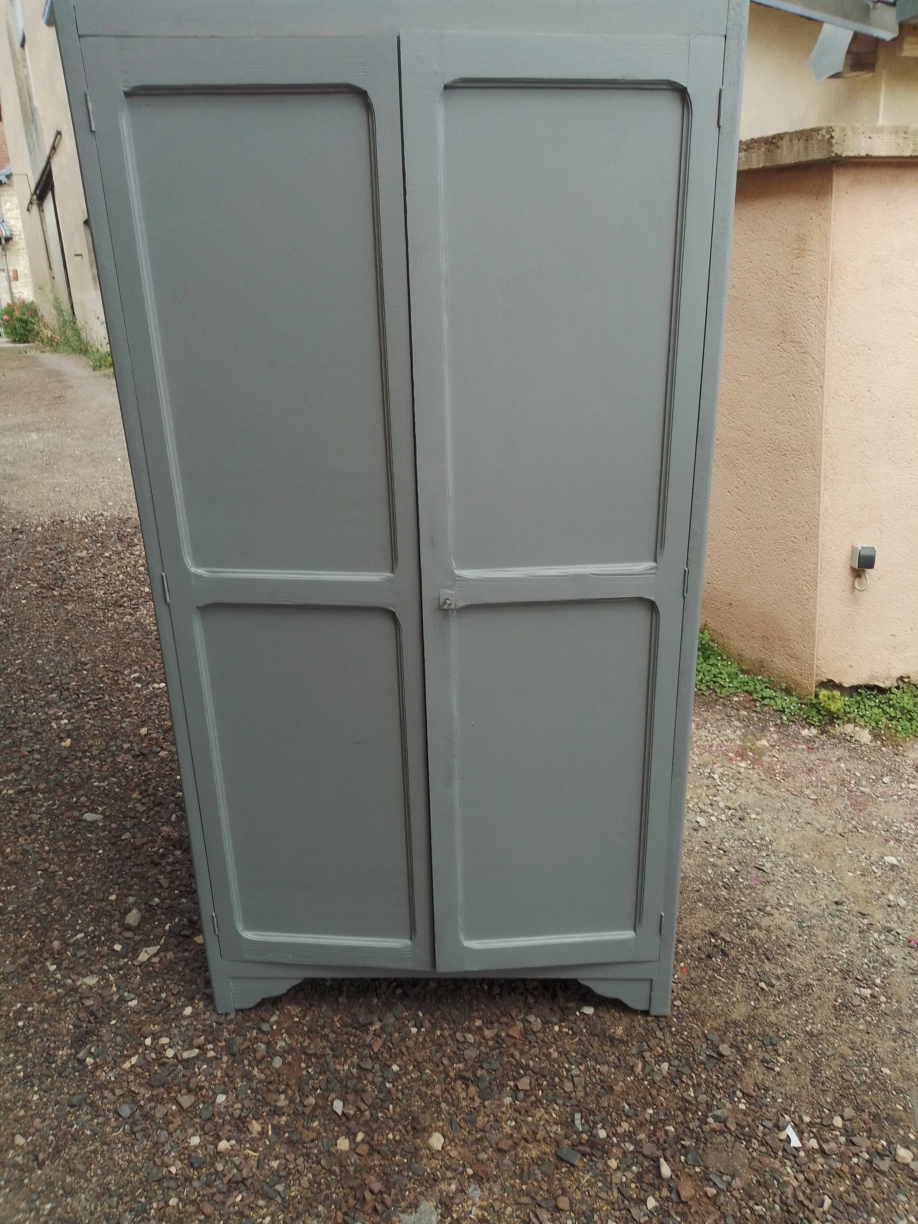 Armoire parisienne
