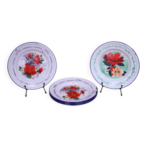 7 Assiettes en émail