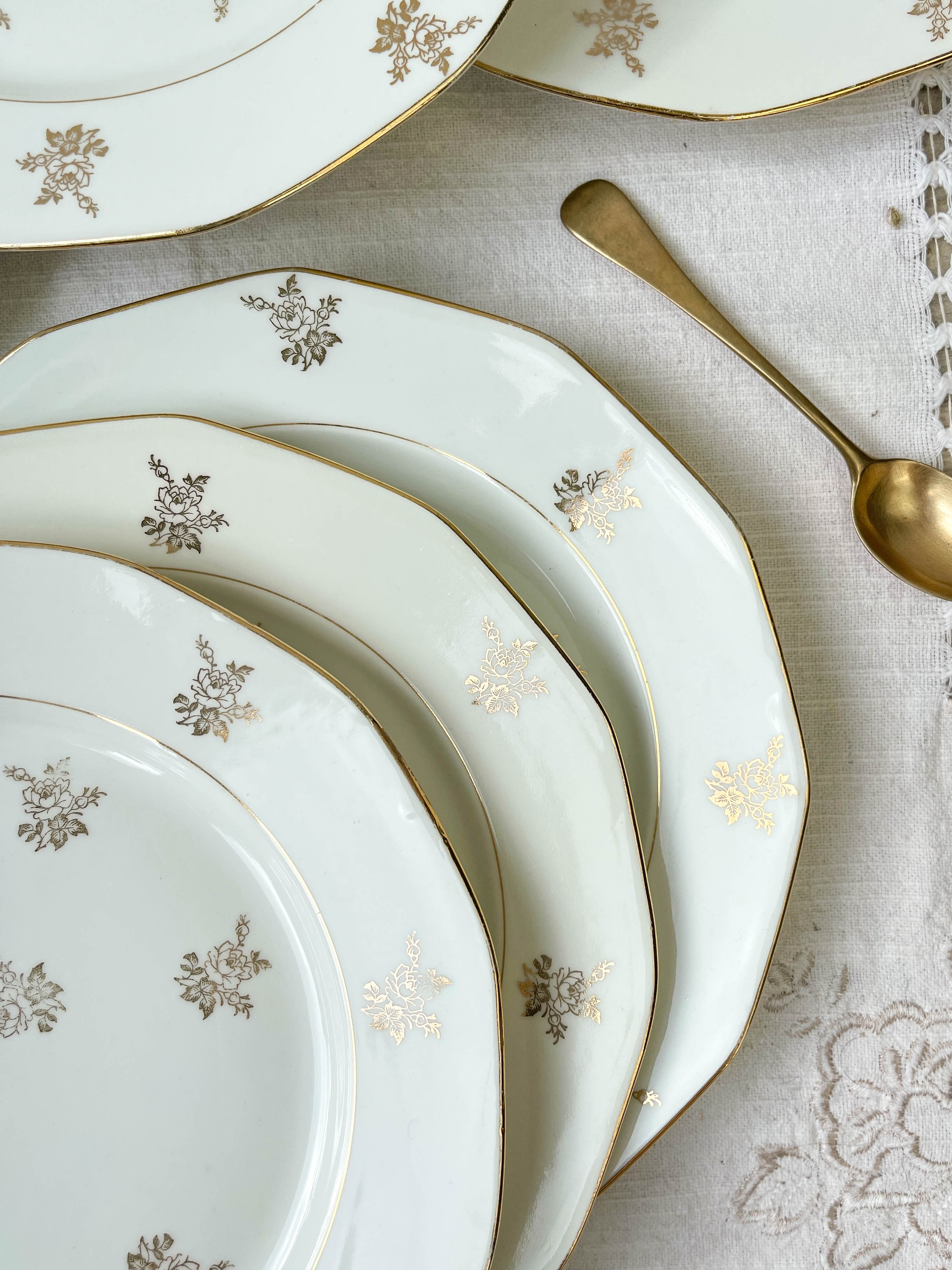 6 Flat plates porcelain white flowers golden Limoges Mehun