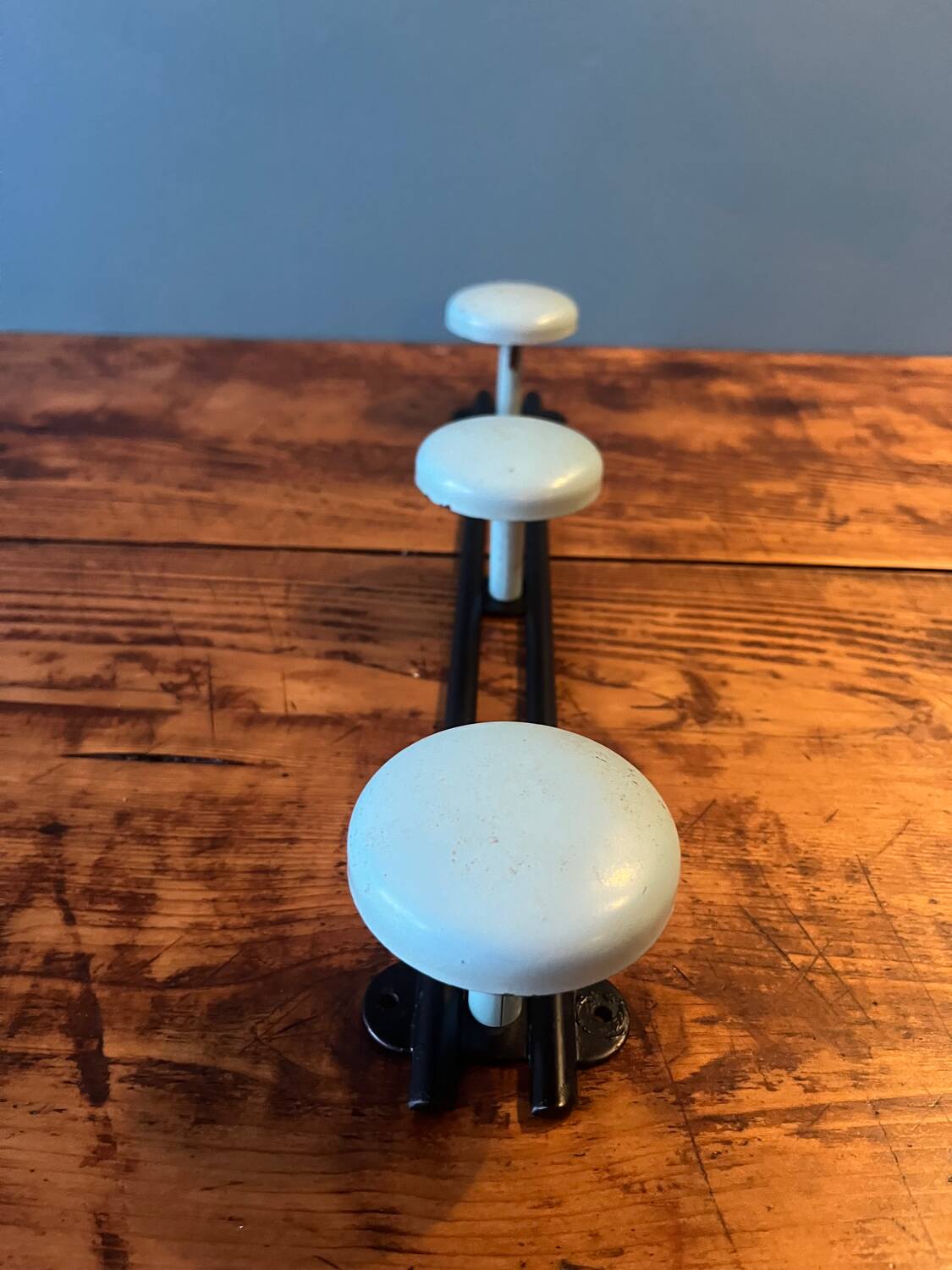 Metal coat rack with 3 hooks from the 70s