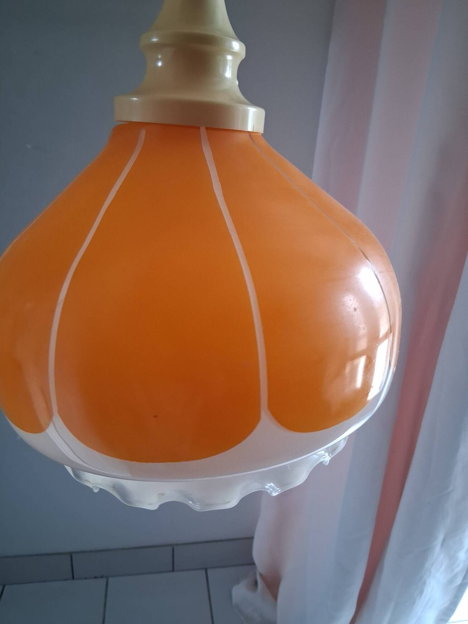 Suspension vintage orange et blanc années 60 - 70