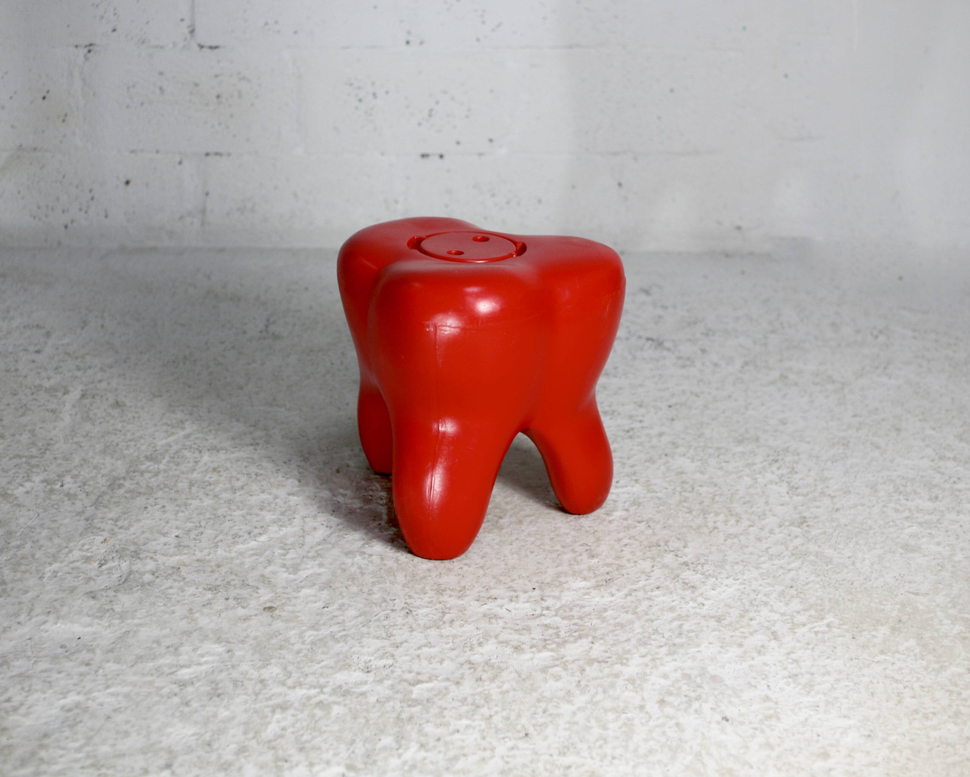 “Tooth” stool. Vintage. Plastic.