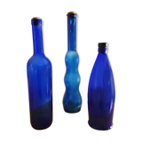 Trio de bouteilles bleues