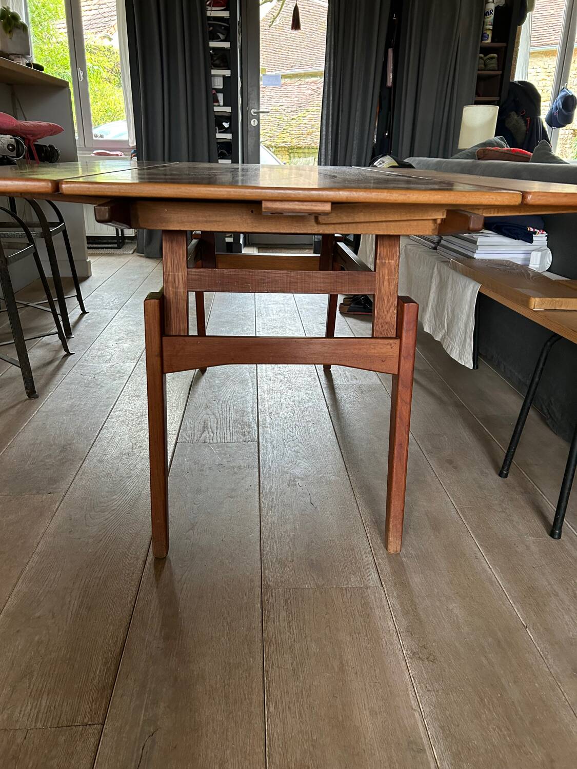 Scandinavian lift-up coffee table