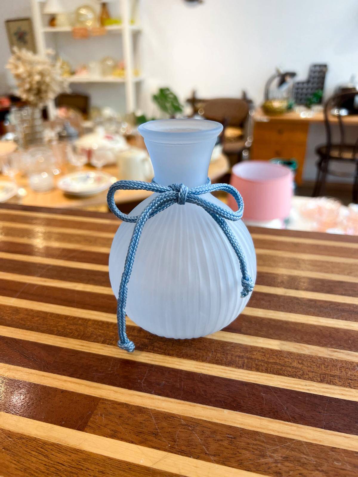 Blue glass soliflore