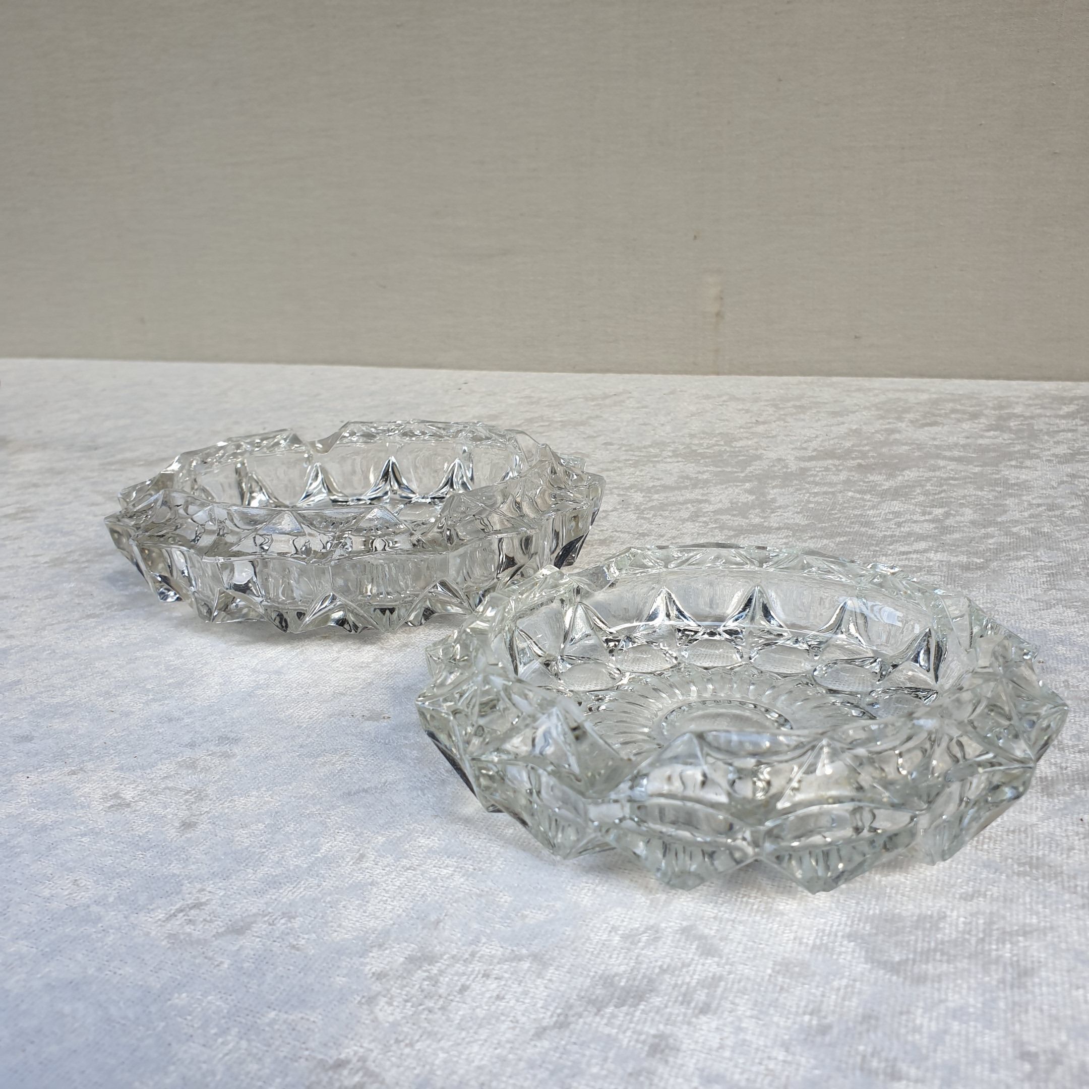 Set of 2 chiseled crystal ashtrays