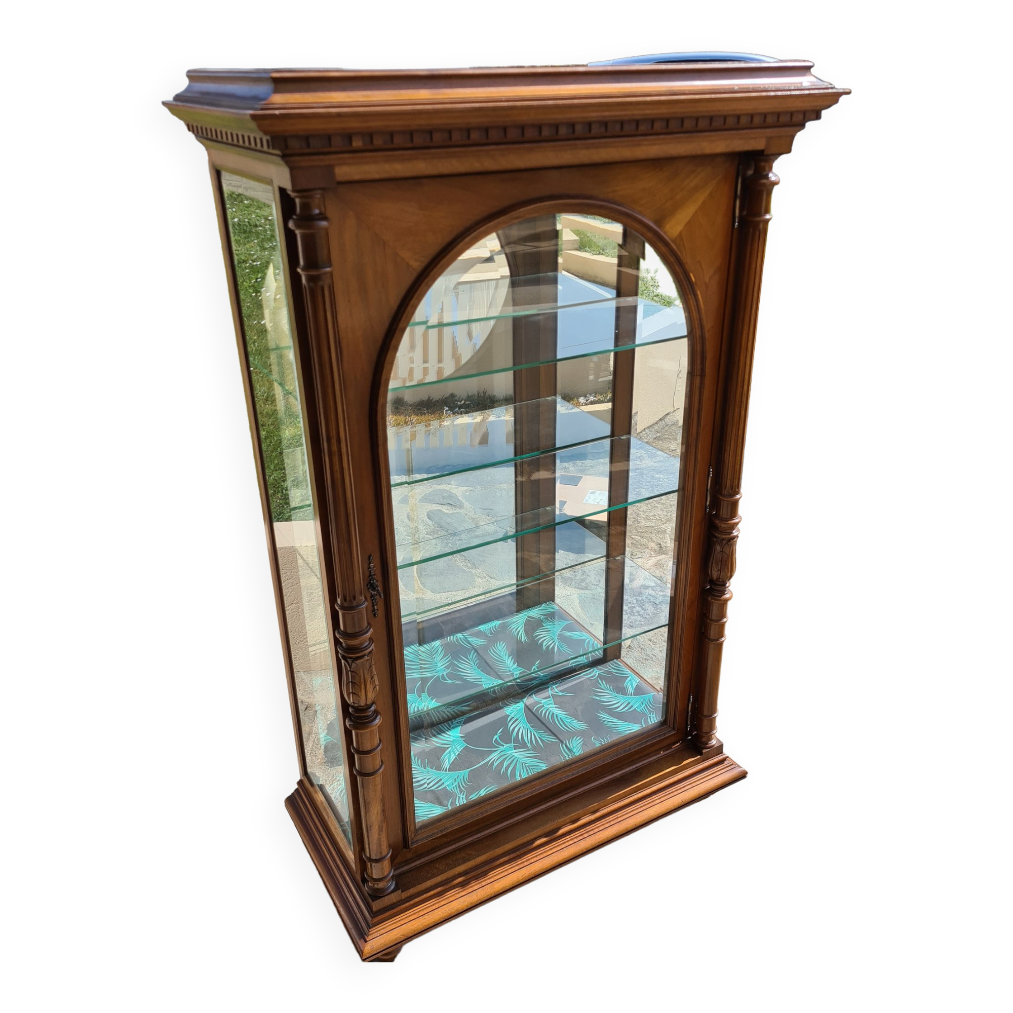 Showcase bookcase in molded and carved walnut