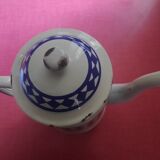 White enamelled sheet metal coffee maker with blue diamonds in relief