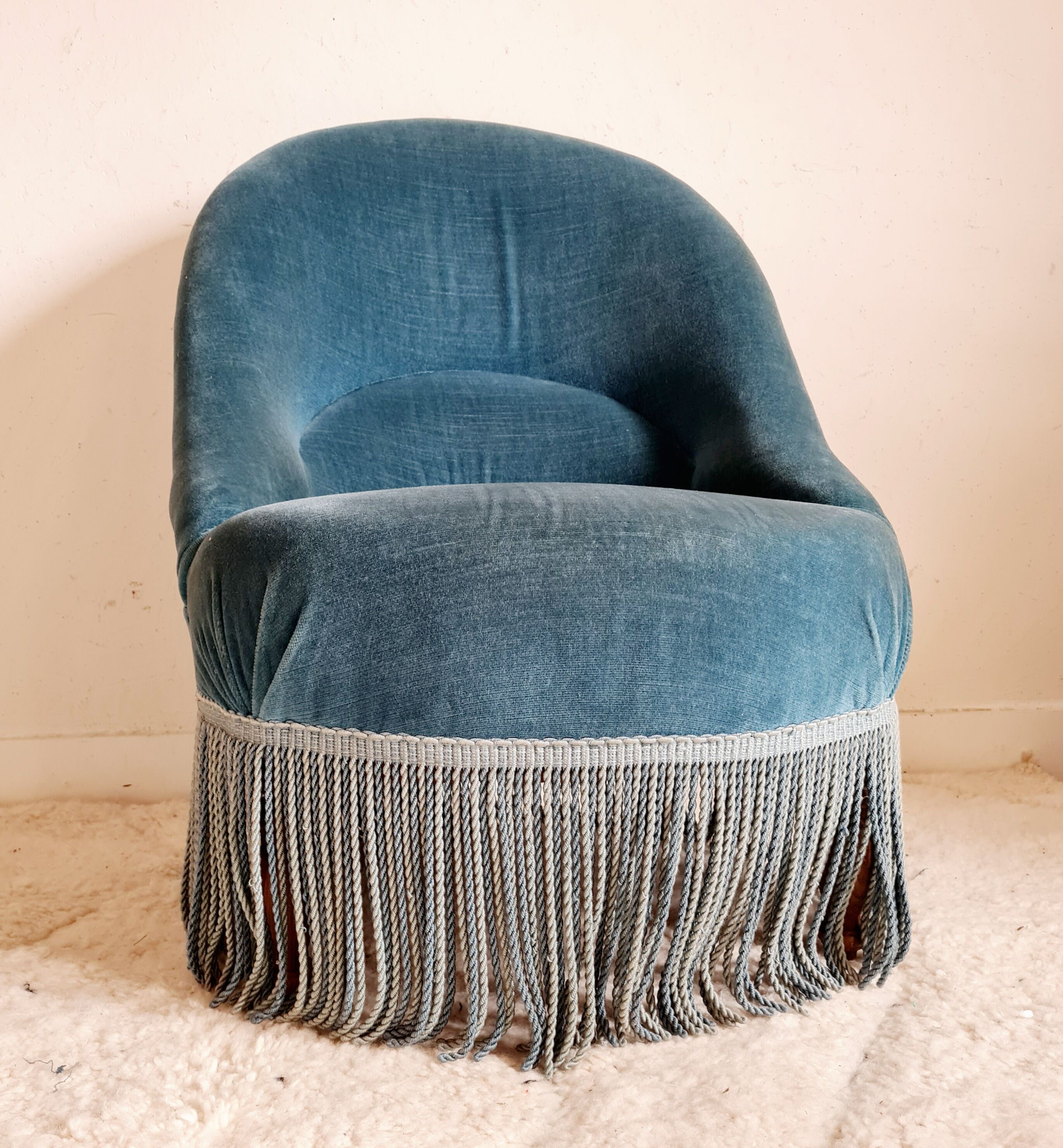 Blue velvet toad armchair