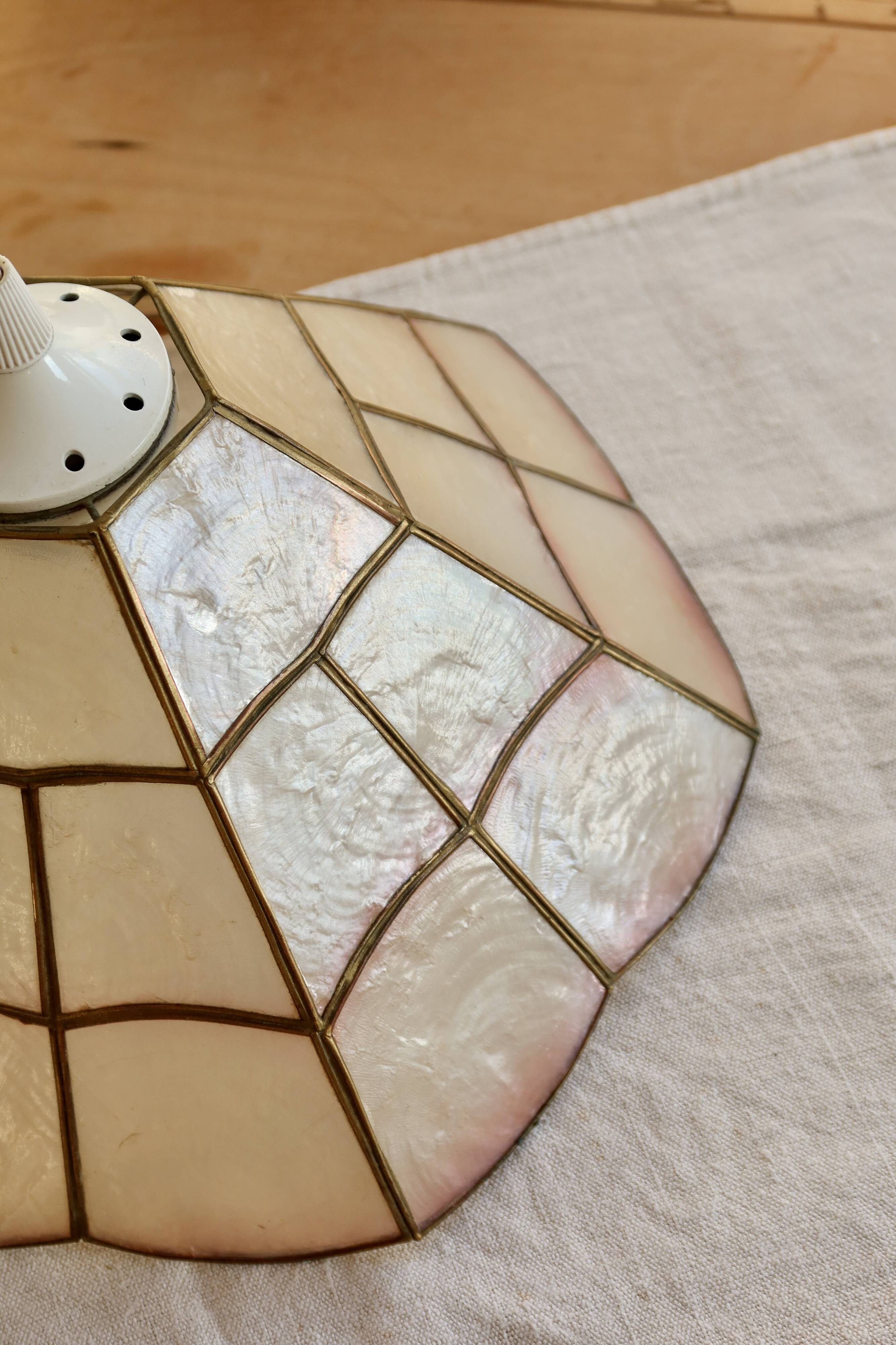 Vintage suspension in pink mother-of-pearl – Stained glass style