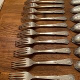 Box 12 forks and 12 spoons, gulden, silver metal