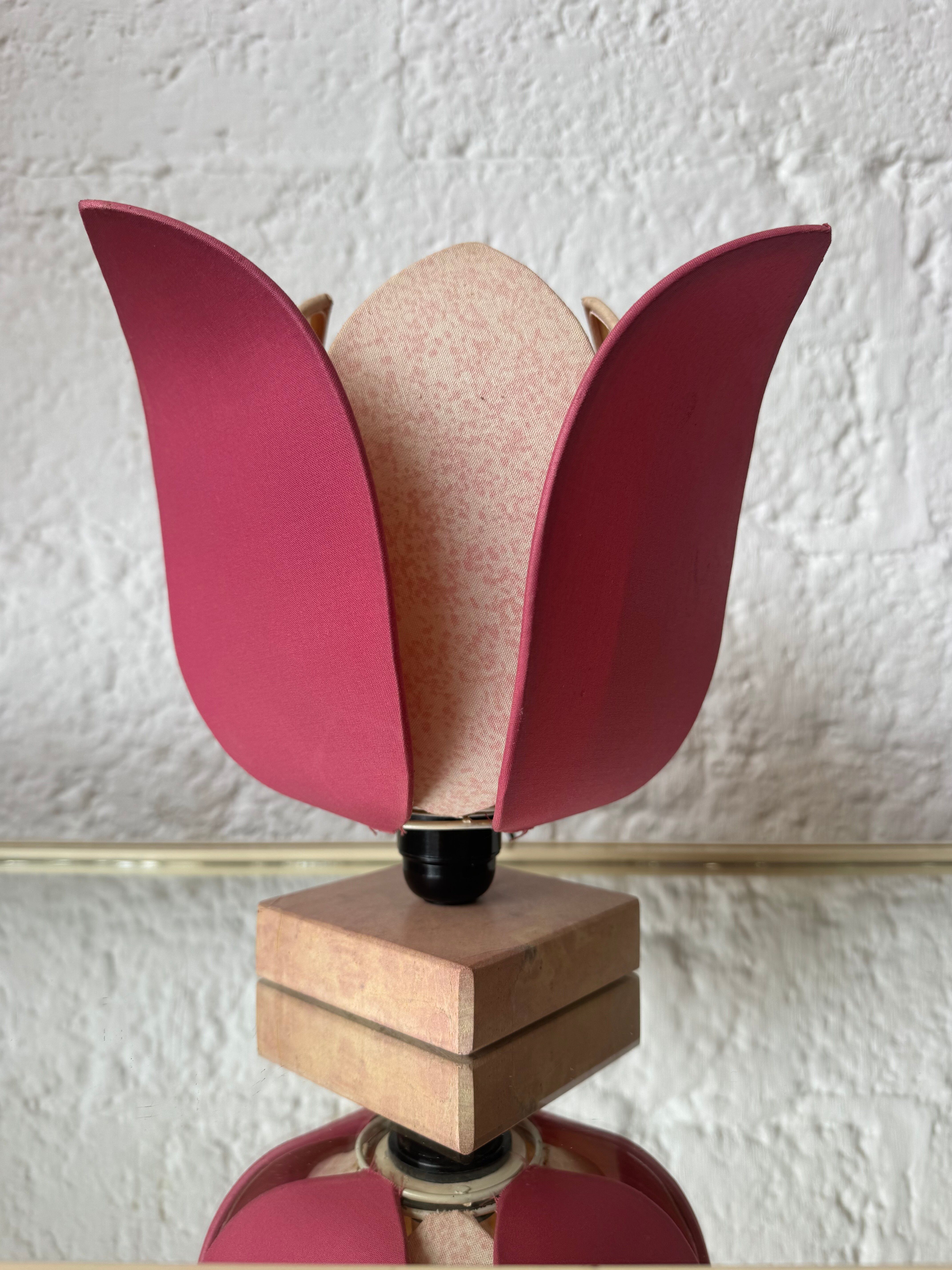 Vintage lotus flower lamp