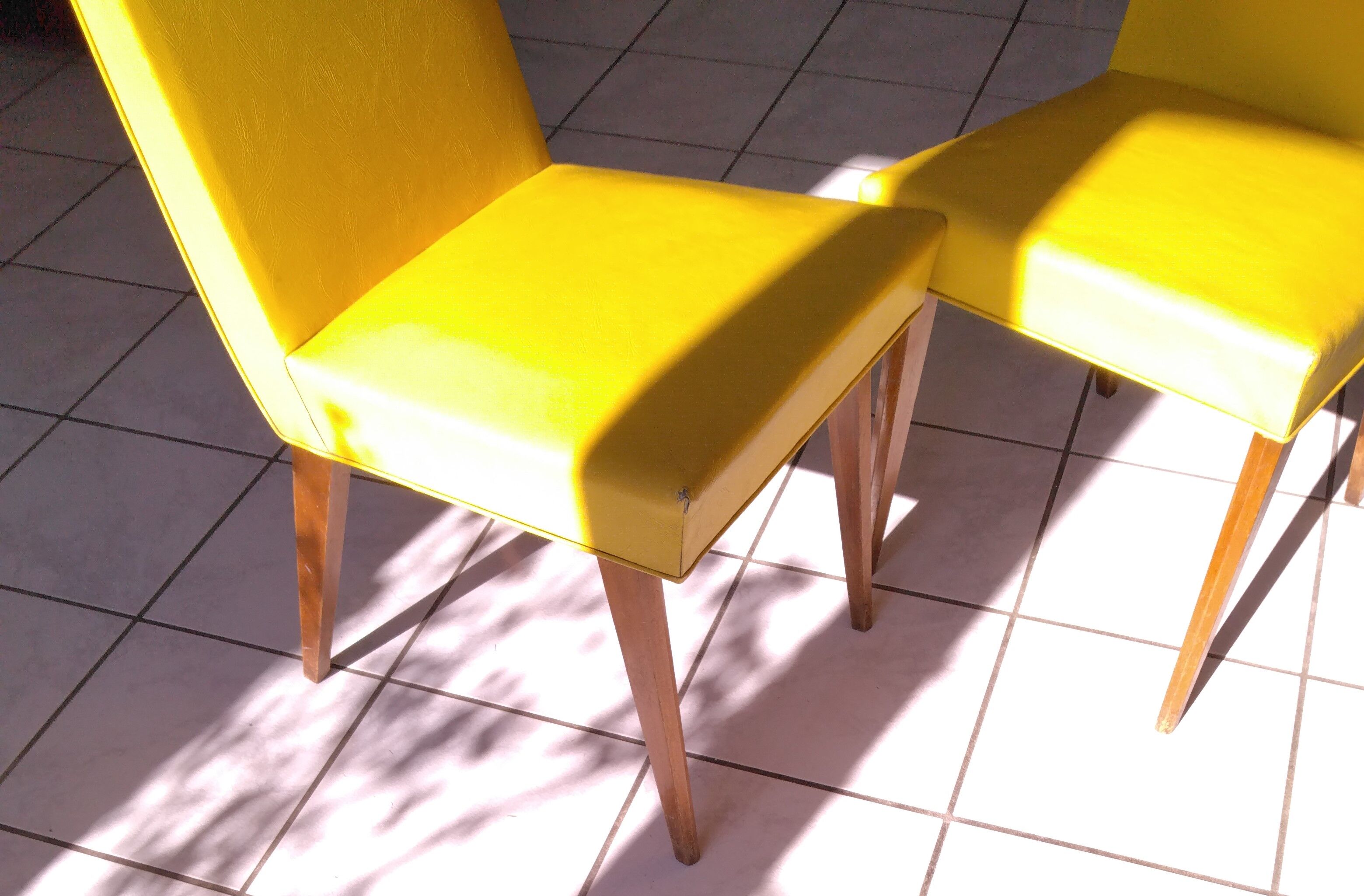 Pair of yellow chairs skaï yellow 60s
