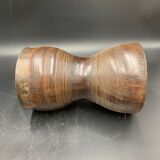 Mesure à grains en bois tourné et cerclage en fer forgé, Inde