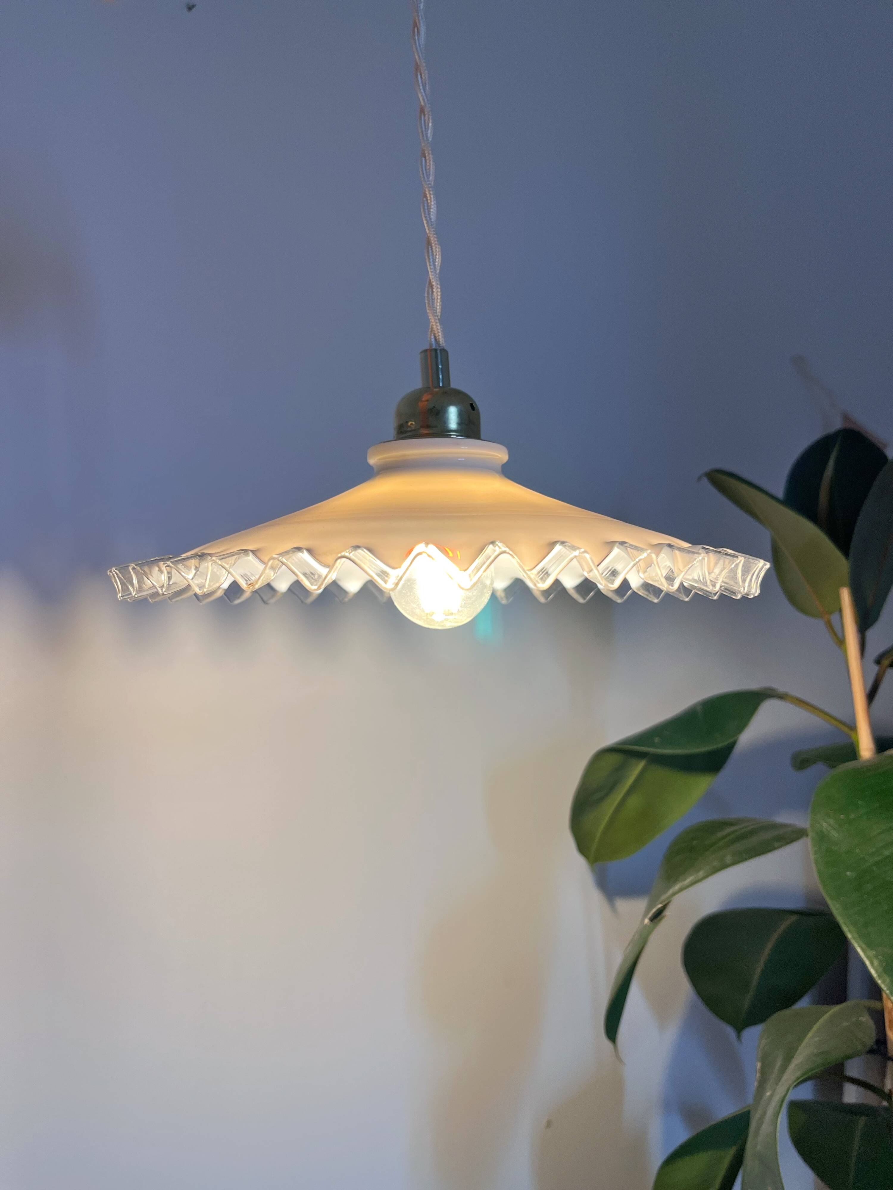 Suspension in flat serrated opaline from the 1950s - many models available