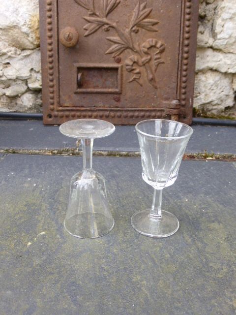 11 vintage glasses liqueur 1970