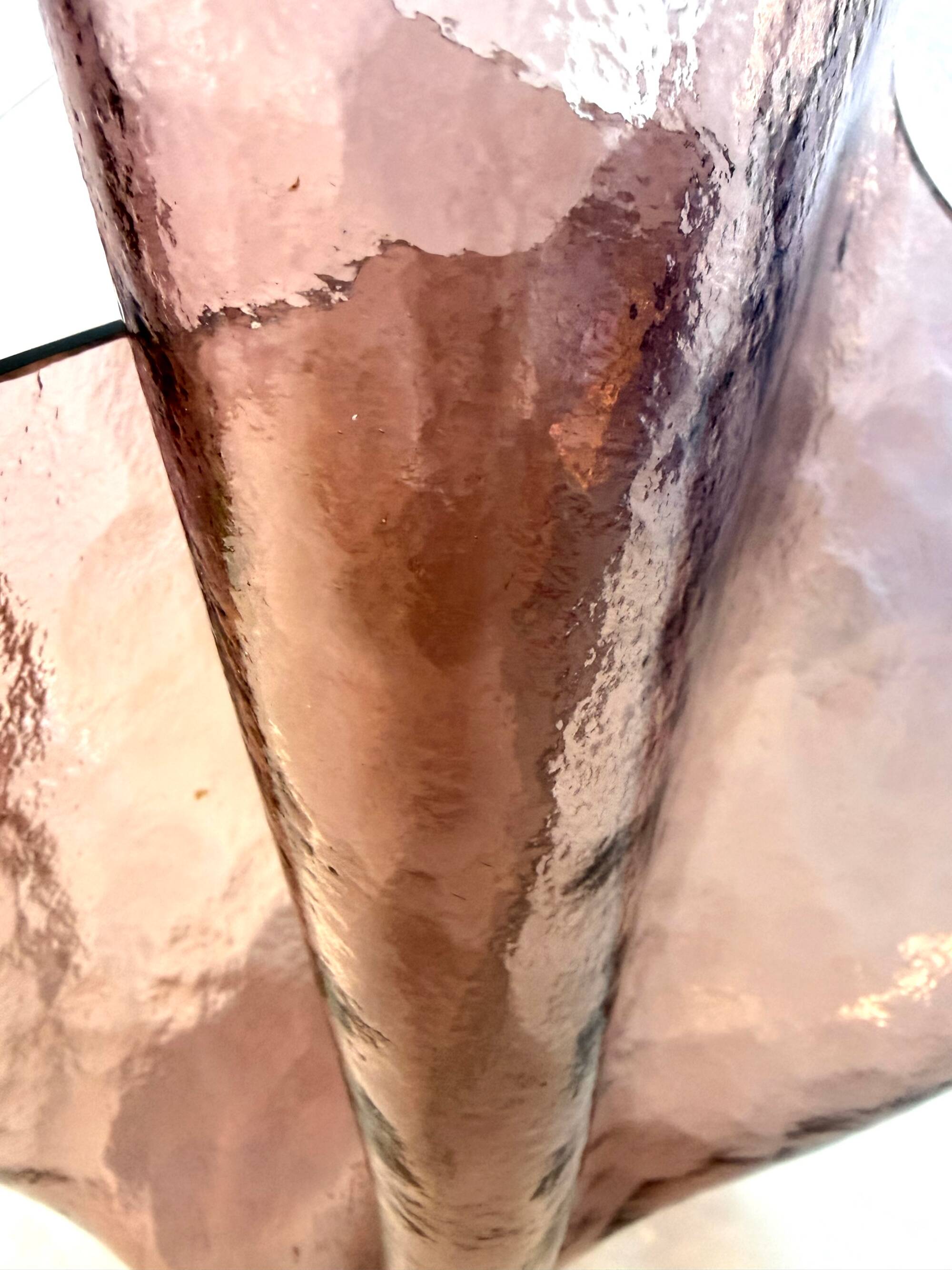 Vase en verre rose ancien "Cartoccio" dans le style de Fontana Arte, années 1980.