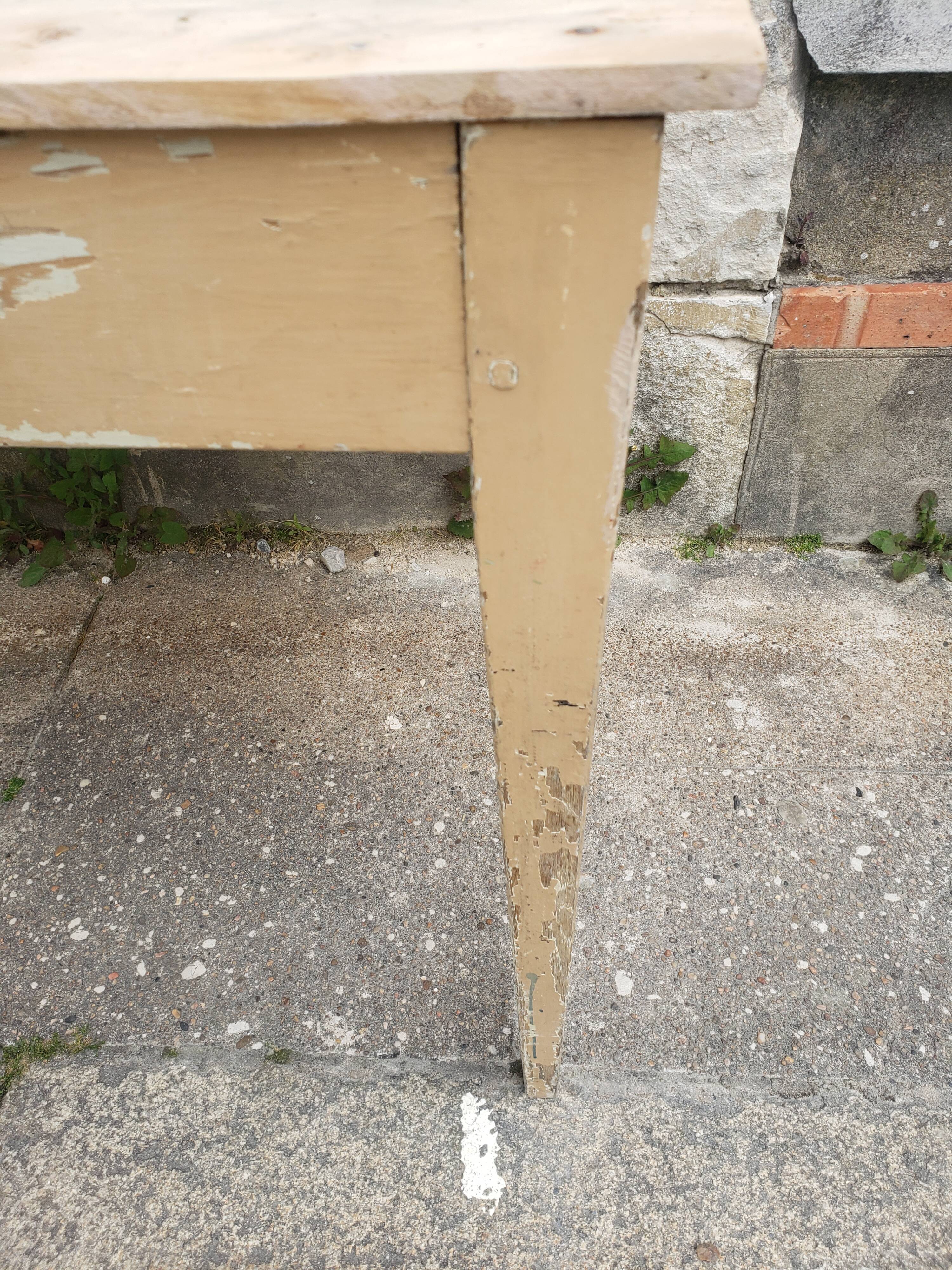 Table de ferme à tiroir