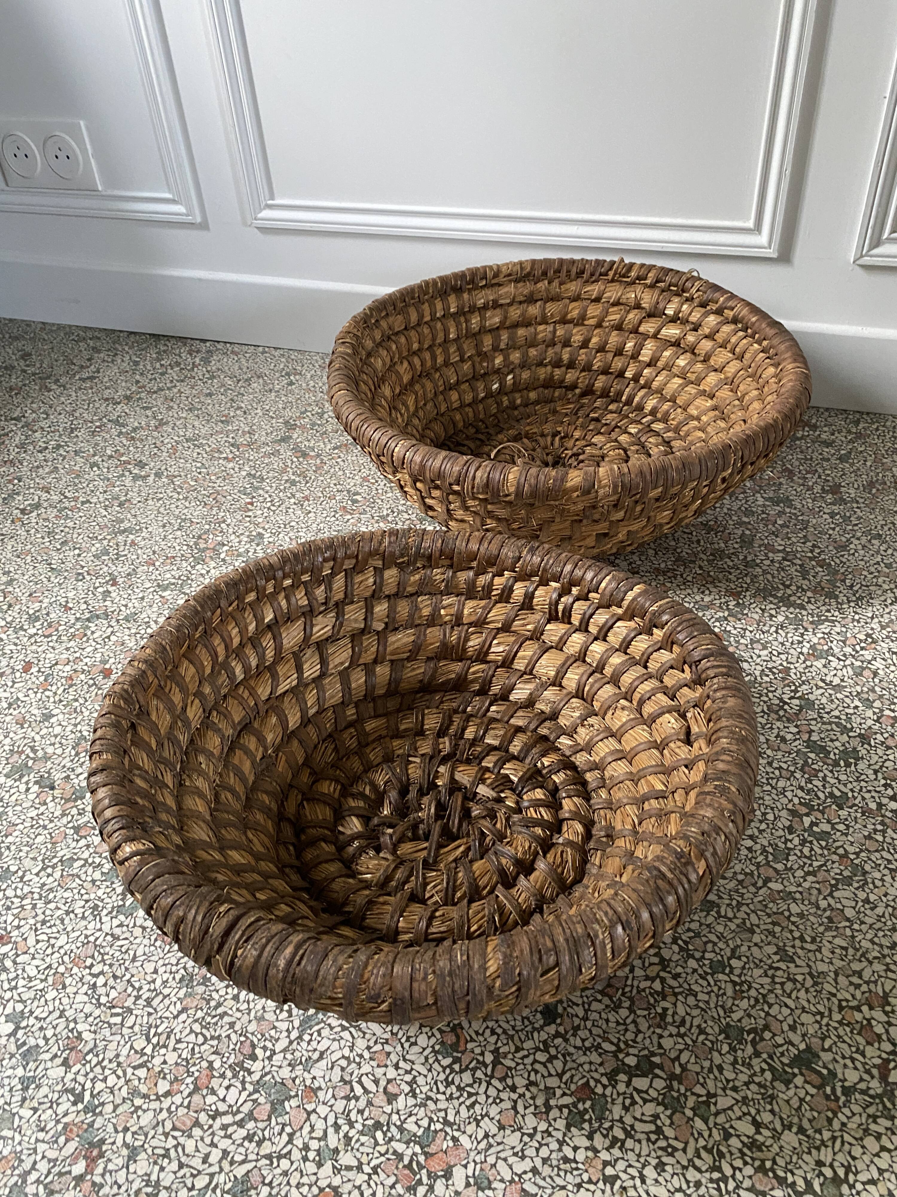 Duo of vintage bread baskets 46 cm and 48 cm in rye straw, baker's bread basket