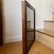 Vitrine en bois et velours noir