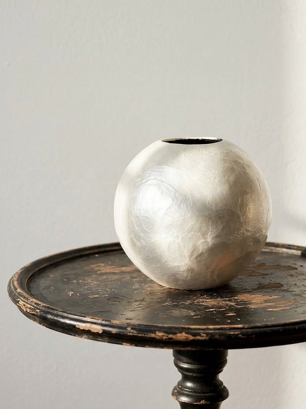 Small round vase in natural capiz mother-of-pearl contemporary.