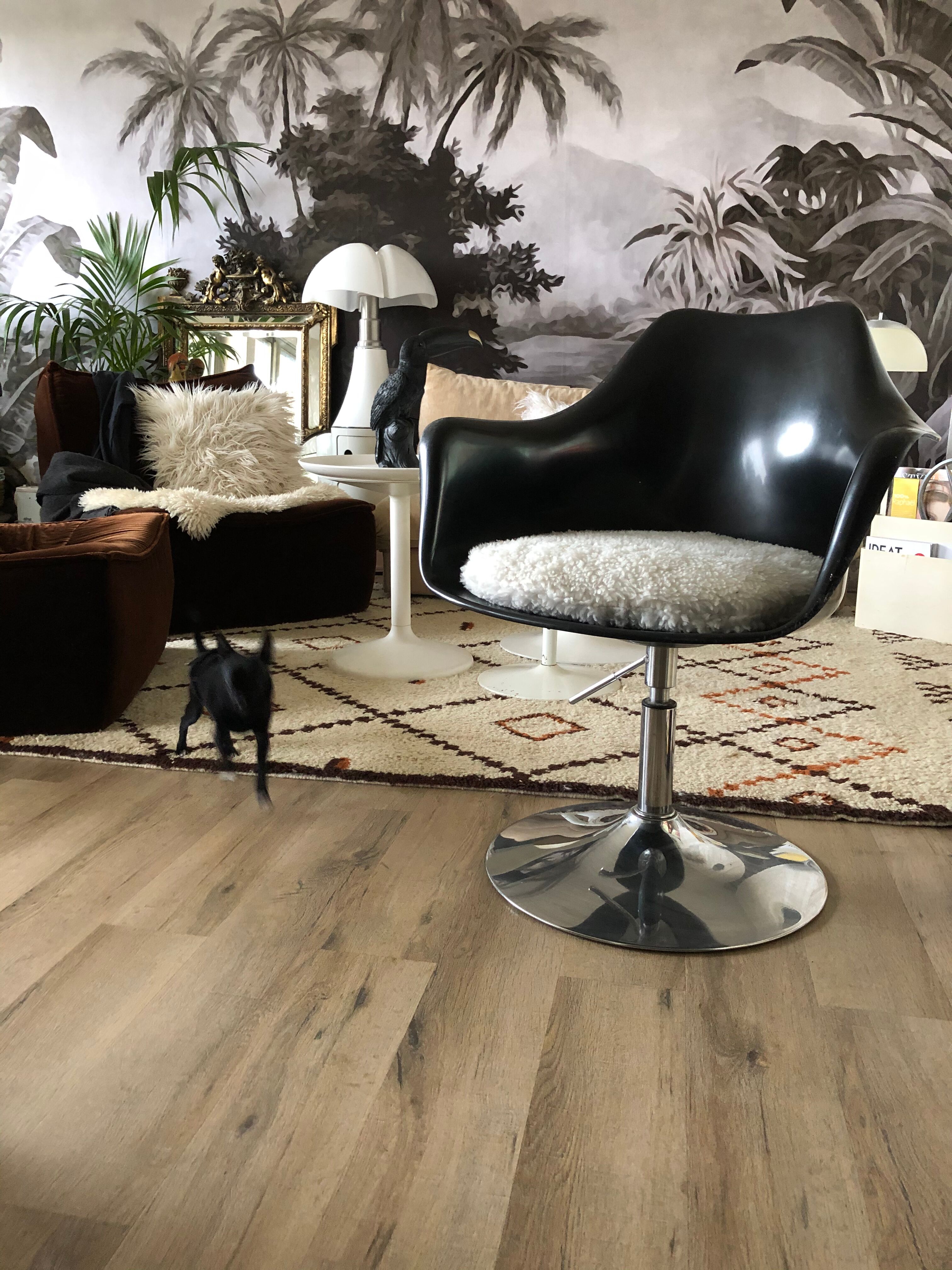 Vintage chair foot tulip