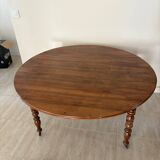 Extendable solid wood table