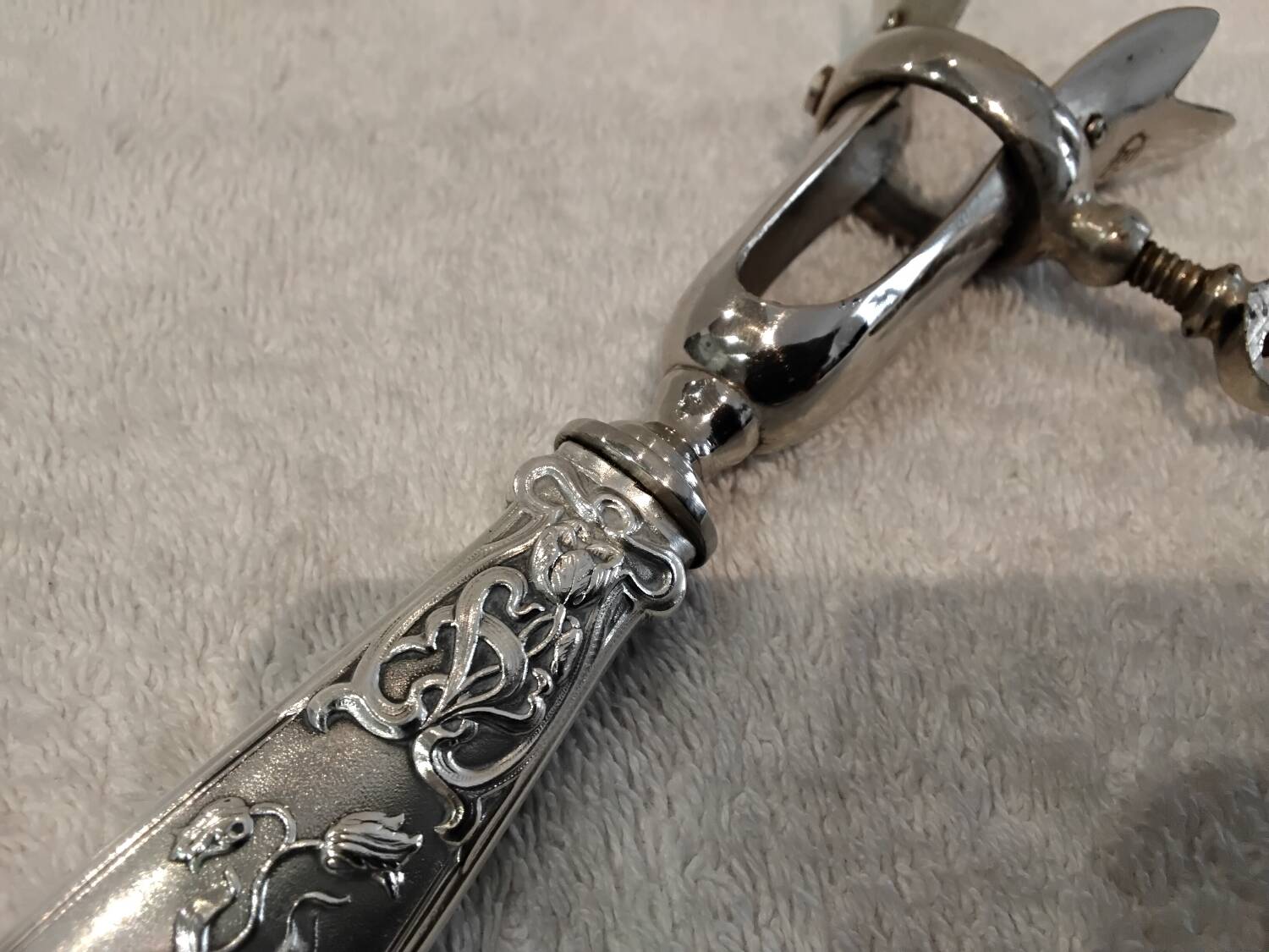 Silver-plated metal leg of lamb handle in art nouveau style