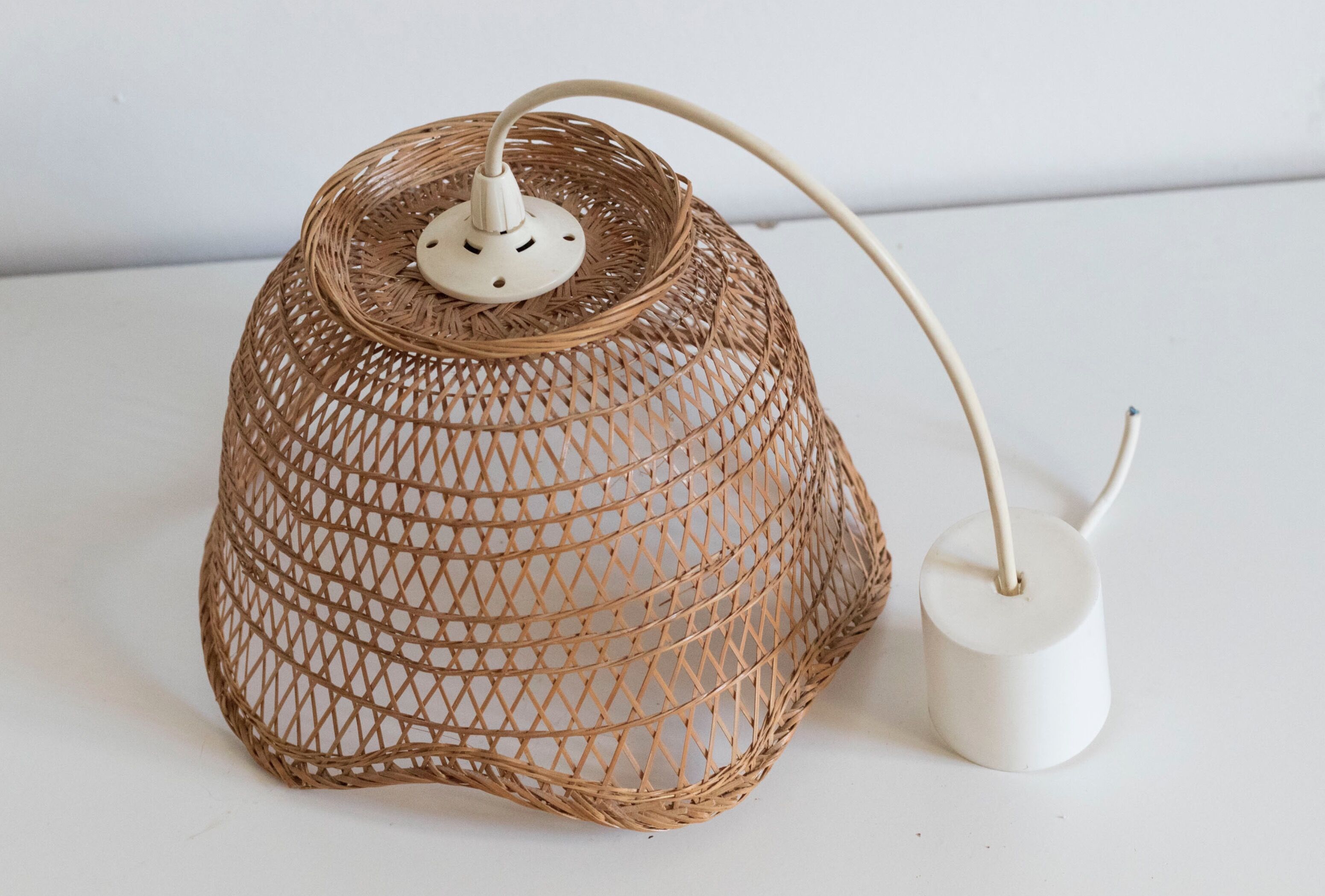 Suspension en osier vintage