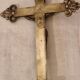 Croix en bronze laitonné XXe