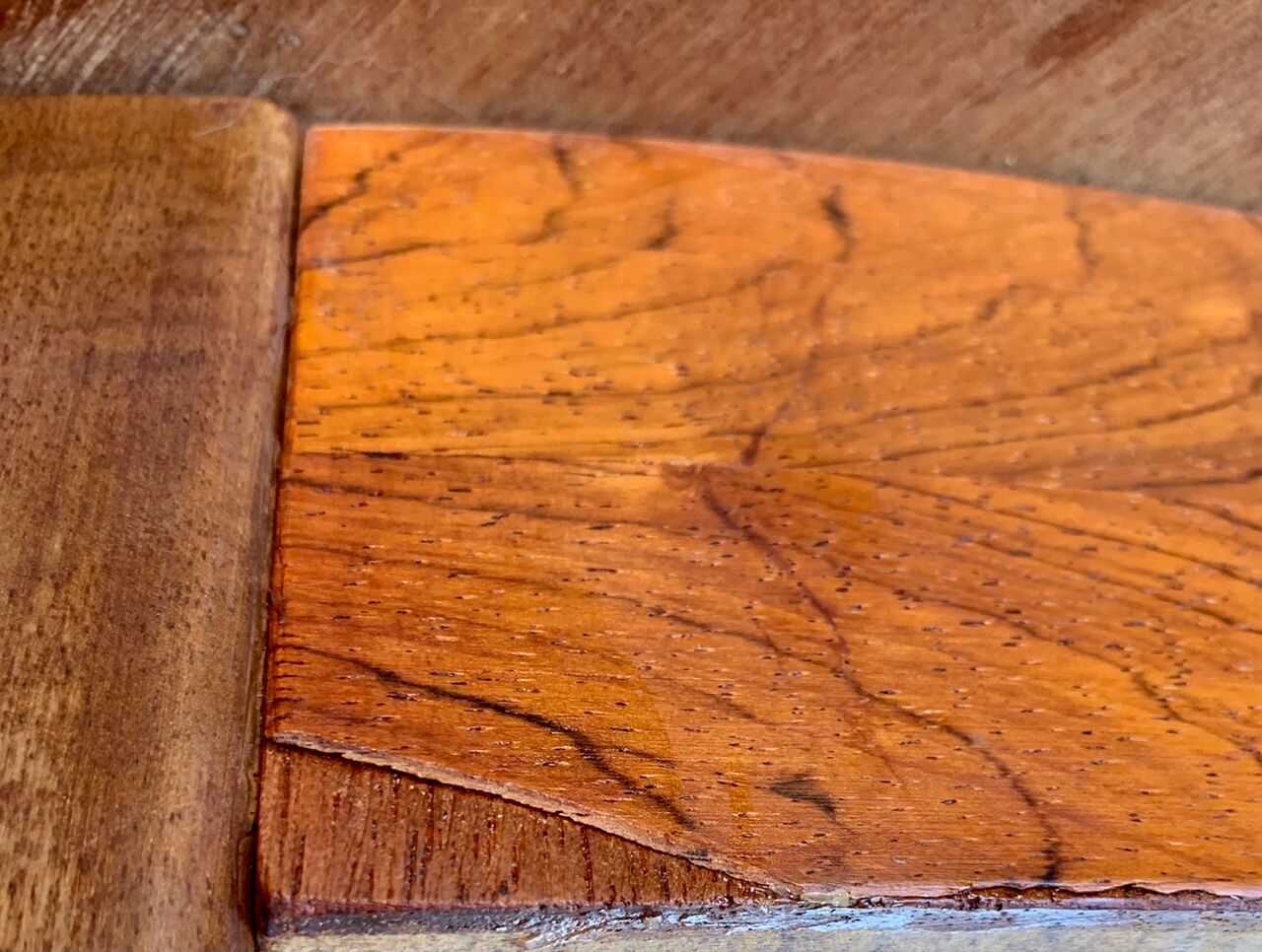 Extendable dining table with butterfly extensions in rosewood circa 60's