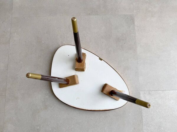 Table d'appoint vintage / support de plante avec un plateau en formica
