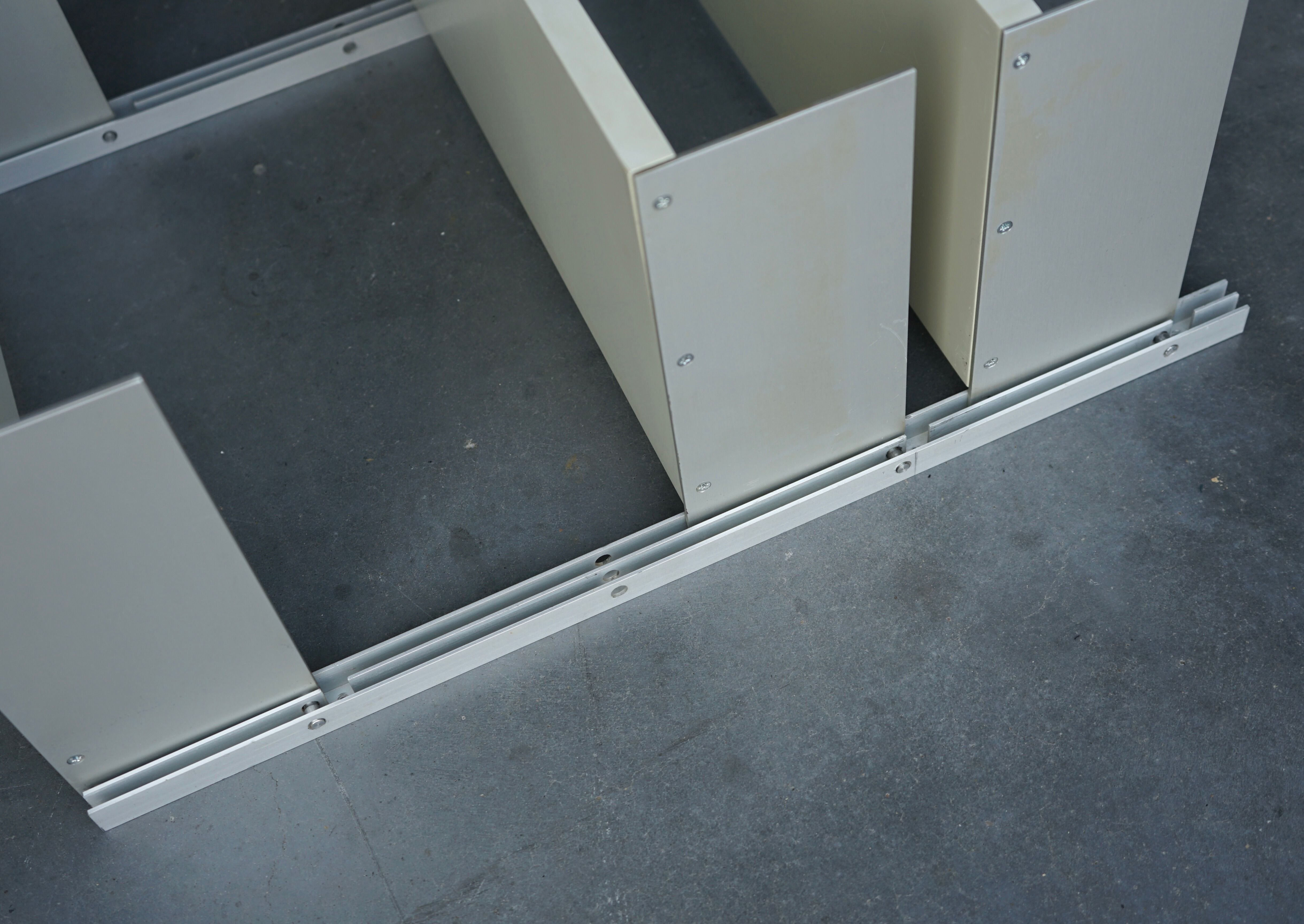 Small Wall Shelving Unit model 606 by Dieter Rams for Vitsoe. 1960s